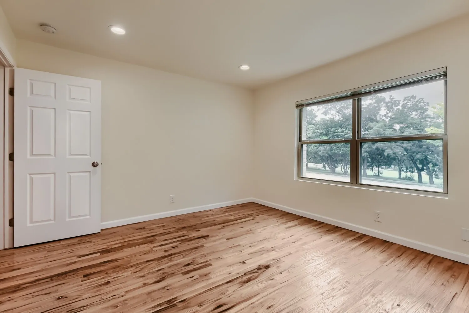 Single Family Residence For Rent in Dallas County , 6915 E Grand Avenue, Dallas, Texas 75223, 3 Bedroom, 3 Bathroom, 1 Garage spaces, 1,885 Sqft, built in 1947, mls#21397222, Real Estate Agent in Dallas, Homes For Rent in Dallas county, Homes For Rent in Dallas, Realtor in Dallas Texas, Real Estate Brokerage Independent Realty Texas, Luminita Cordes Realtor