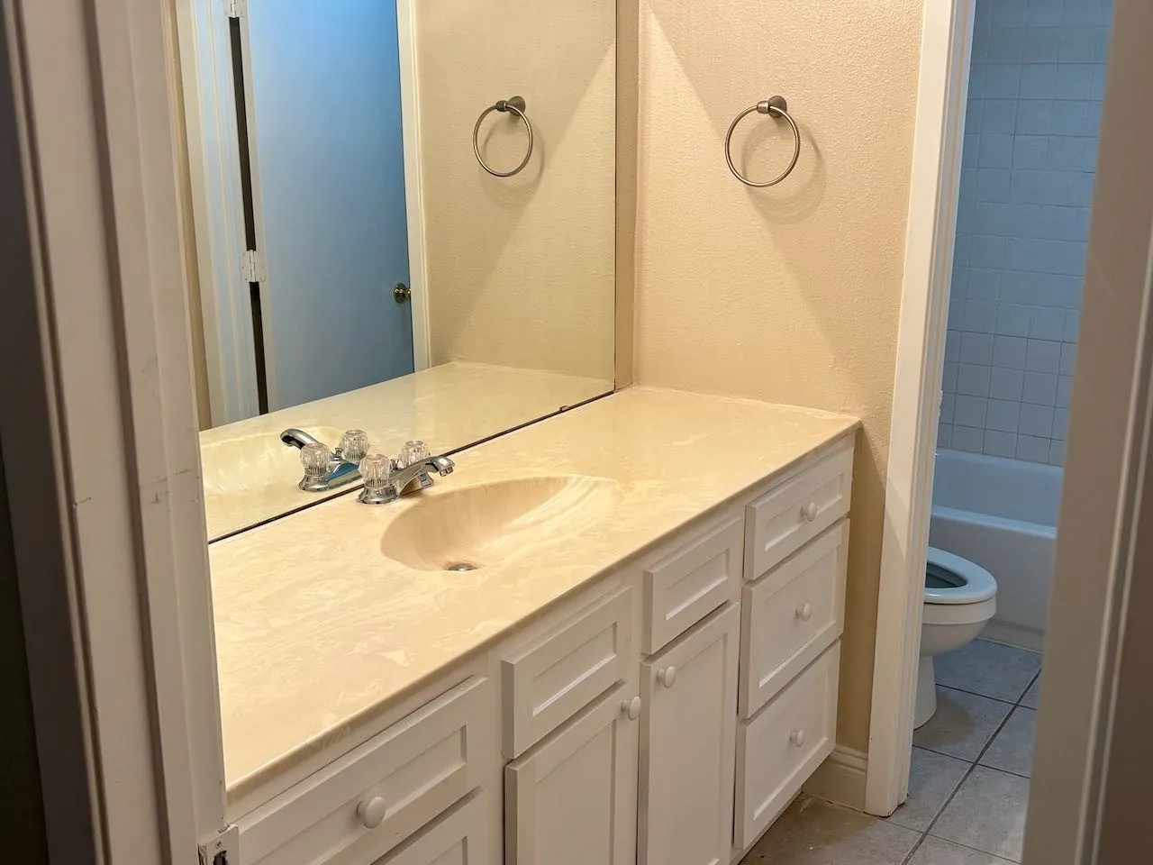 Duplex For Rent in Denton County , 534 Prairie Dell Street, Lewisville, Texas 75067, 2 Bedroom, 1 Bathroom, Garage spaces, 1,127 Sqft, built in 1983, mls#21397010, Real Estate Agent in Lewisville, Homes For Rent in Denton county, Homes For Rent in Lewisville, Realtor in Lewisville Texas, Real Estate Brokerage Independent Realty Texas, Luminita Cordes Realtor