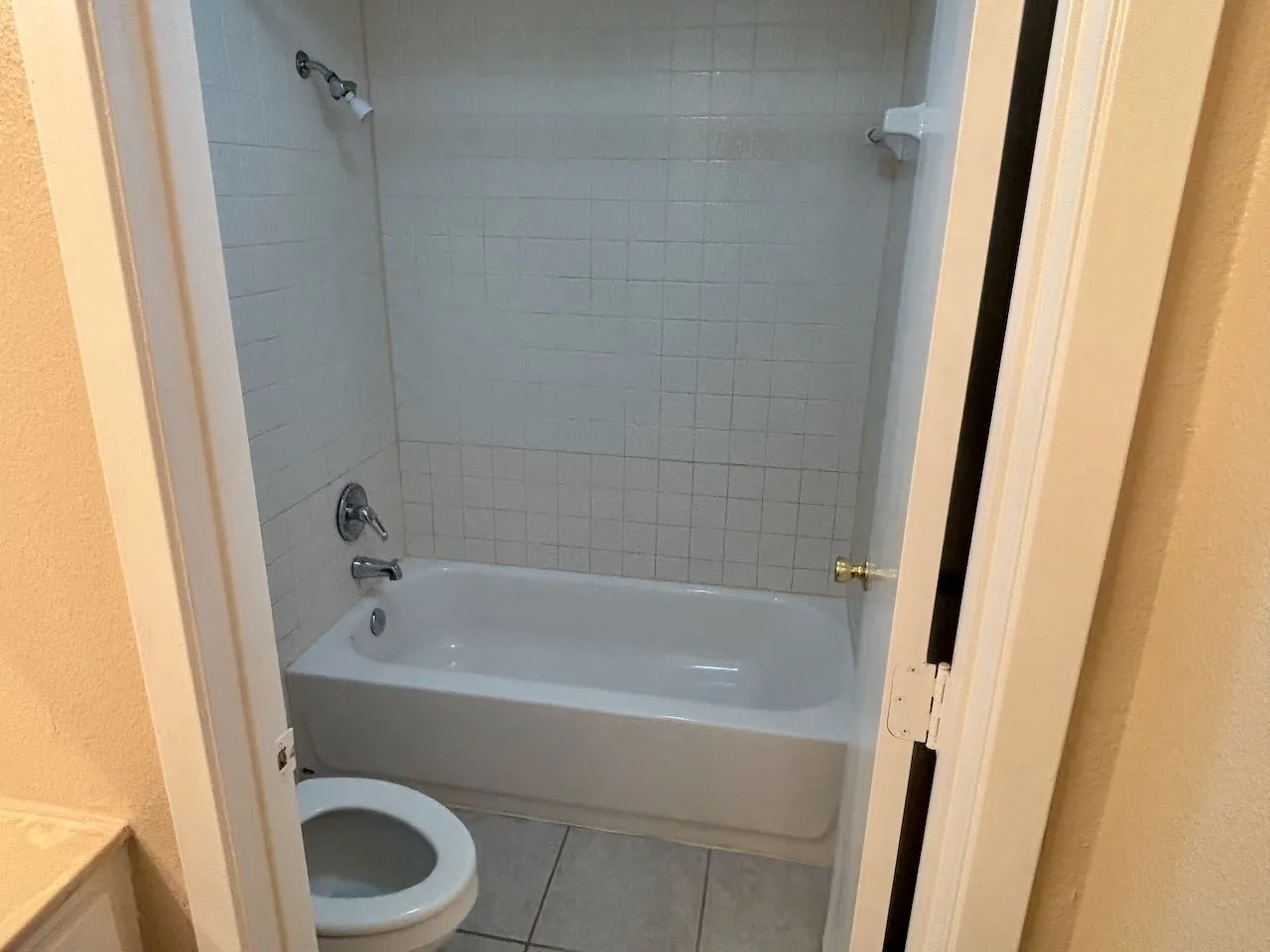 Duplex For Rent in Denton County , 534 Prairie Dell Street, Lewisville, Texas 75067, 2 Bedroom, 1 Bathroom, Garage spaces, 1,127 Sqft, built in 1983, mls#21397010, Real Estate Agent in Lewisville, Homes For Rent in Denton county, Homes For Rent in Lewisville, Realtor in Lewisville Texas, Real Estate Brokerage Independent Realty Texas, Luminita Cordes Realtor