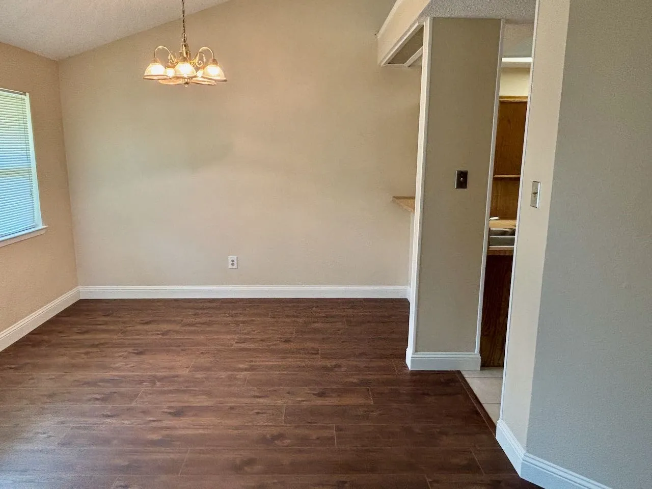 Duplex For Rent in Denton County , 534 Prairie Dell Street, Lewisville, Texas 75067, 2 Bedroom, 1 Bathroom, Garage spaces, 1,127 Sqft, built in 1983, mls#21397010, Real Estate Agent in Lewisville, Homes For Rent in Denton county, Homes For Rent in Lewisville, Realtor in Lewisville Texas, Real Estate Brokerage Independent Realty Texas, Luminita Cordes Realtor