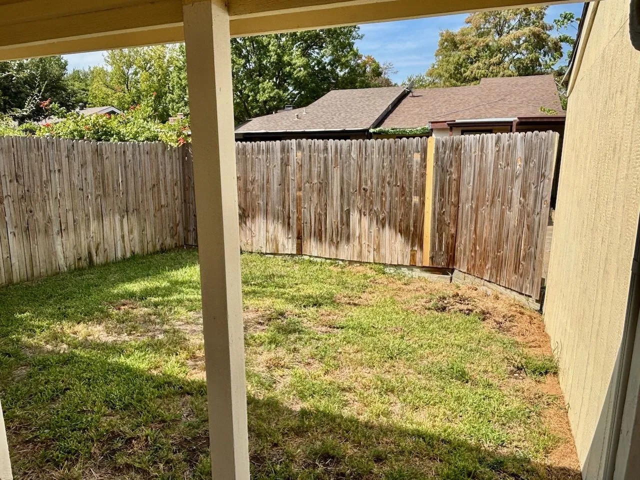 Duplex For Rent in Denton County , 534 Prairie Dell Street, Lewisville, Texas 75067, 2 Bedroom, 1 Bathroom, Garage spaces, 1,127 Sqft, built in 1983, mls#21397010, Real Estate Agent in Lewisville, Homes For Rent in Denton county, Homes For Rent in Lewisville, Realtor in Lewisville Texas, Real Estate Brokerage Independent Realty Texas, Luminita Cordes Realtor