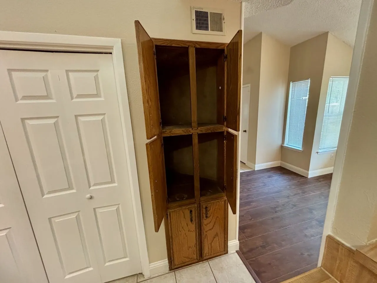 Duplex For Rent in Denton County , 534 Prairie Dell Street, Lewisville, Texas 75067, 2 Bedroom, 1 Bathroom, Garage spaces, 1,127 Sqft, built in 1983, mls#21397010, Real Estate Agent in Lewisville, Homes For Rent in Denton county, Homes For Rent in Lewisville, Realtor in Lewisville Texas, Real Estate Brokerage Independent Realty Texas, Luminita Cordes Realtor