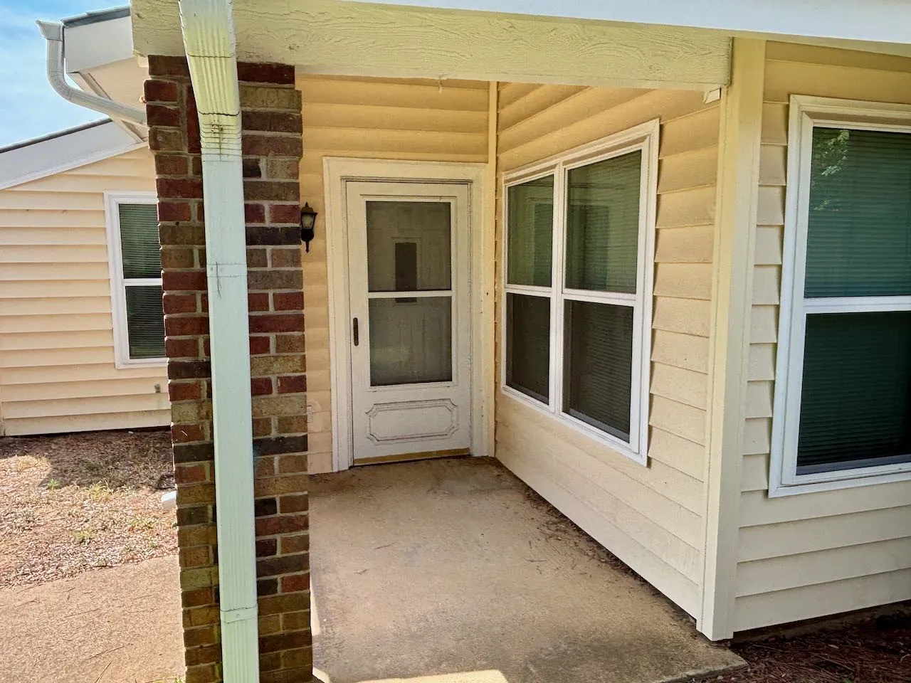 Duplex For Rent in Denton County , 534 Prairie Dell Street, Lewisville, Texas 75067, 2 Bedroom, 1 Bathroom, Garage spaces, 1,127 Sqft, built in 1983, mls#21397010, Real Estate Agent in Lewisville, Homes For Rent in Denton county, Homes For Rent in Lewisville, Realtor in Lewisville Texas, Real Estate Brokerage Independent Realty Texas, Luminita Cordes Realtor