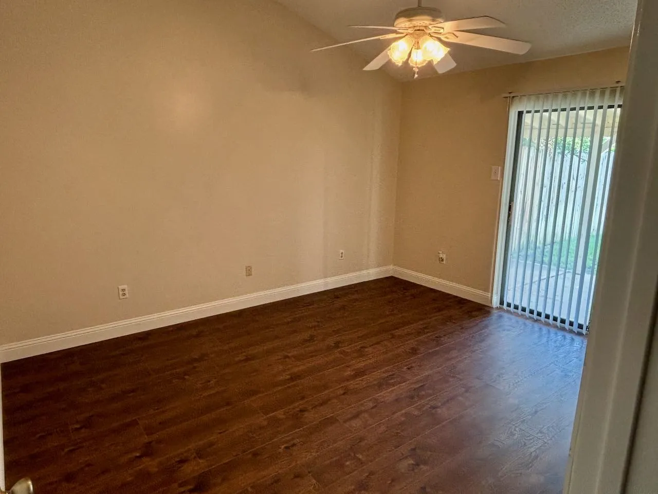 Duplex For Rent in Denton County , 534 Prairie Dell Street, Lewisville, Texas 75067, 2 Bedroom, 1 Bathroom, Garage spaces, 1,127 Sqft, built in 1983, mls#21397010, Real Estate Agent in Lewisville, Homes For Rent in Denton county, Homes For Rent in Lewisville, Realtor in Lewisville Texas, Real Estate Brokerage Independent Realty Texas, Luminita Cordes Realtor