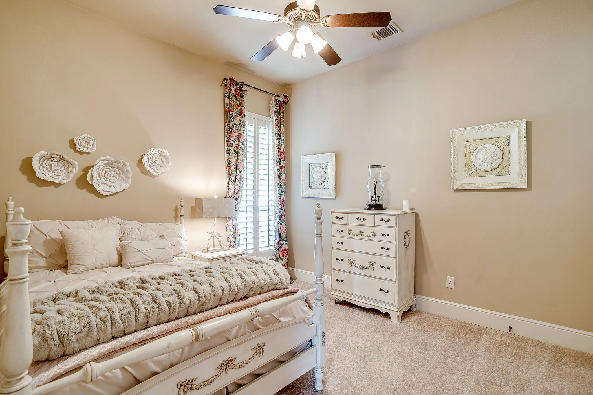 Single Family Residence For Sale in Tarrant County , 6251 Paper Shell Way, Fort Worth, Texas 76179, 5 Bedroom, 4 Bathroom, 3 Garage spaces, 4,357 Sqft, built in 2007, mls#21395305, Real Estate Agent in Fort Worth, Homes For Sale in Tarrant county, Homes For Sale in Fort Worth, Realtor in Fort Worth Texas, Real Estate Brokerage Independent Realty Texas, Luminita Cordes Realtor