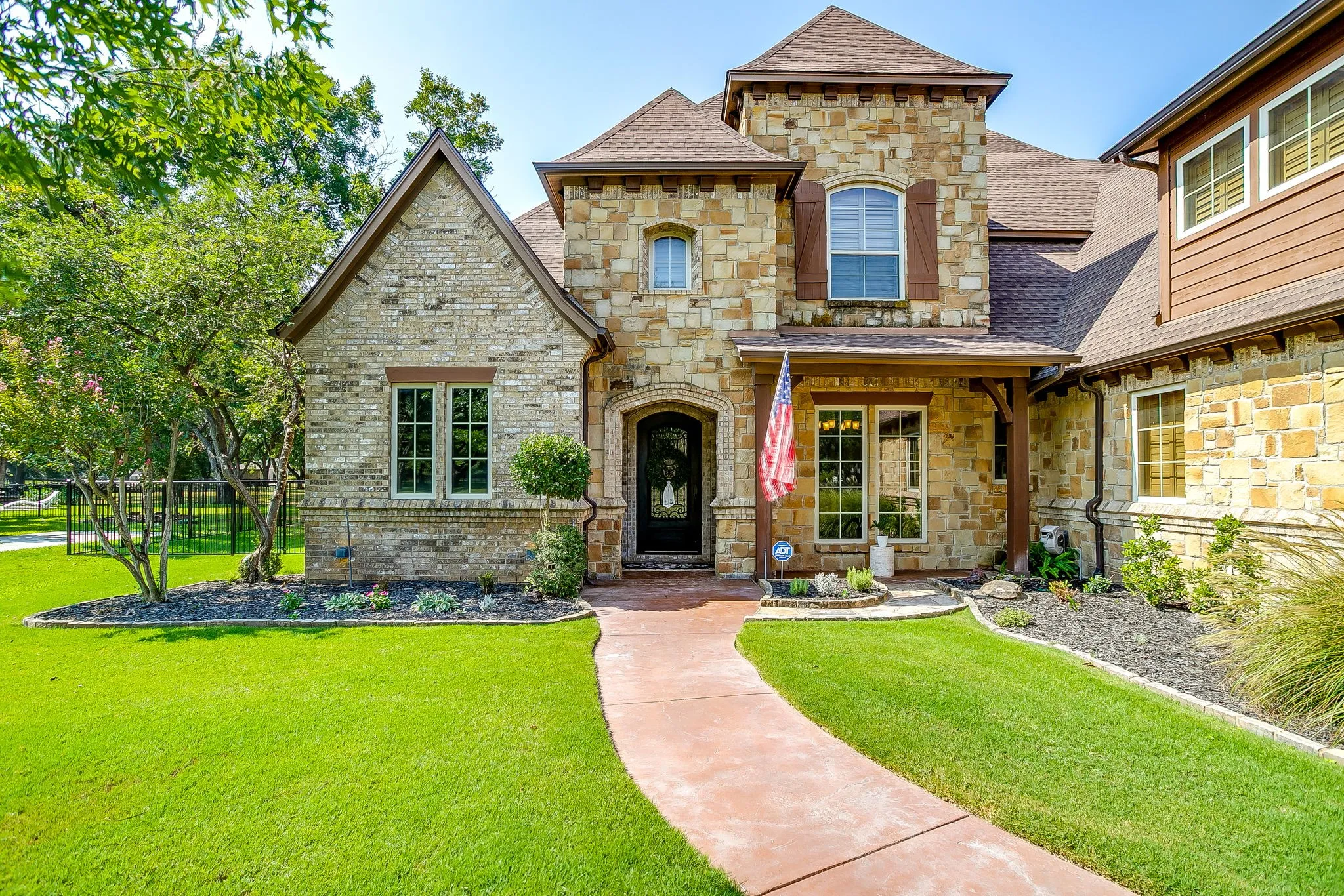 Single Family Residence For Sale in Tarrant County , 6251 Paper Shell Way, Fort Worth, Texas 76179, 5 Bedroom, 4 Bathroom, 3 Garage spaces, 4,357 Sqft, built in 2007, mls#21395305, Real Estate Agent in Fort Worth, Homes For Sale in Tarrant county, Homes For Sale in Fort Worth, Realtor in Fort Worth Texas, Real Estate Brokerage Independent Realty Texas, Luminita Cordes Realtor