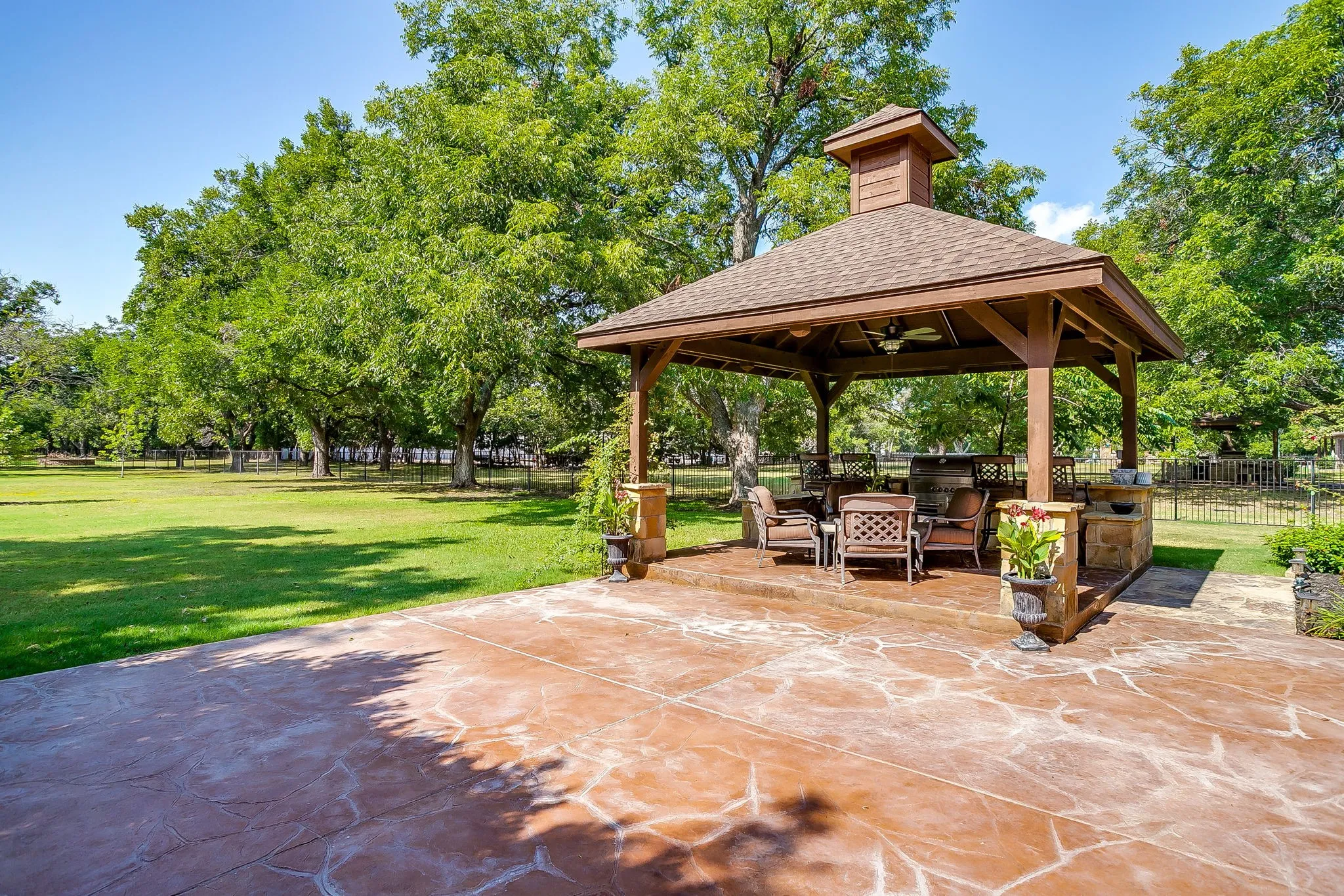 Single Family Residence For Sale in Tarrant County , 6251 Paper Shell Way, Fort Worth, Texas 76179, 5 Bedroom, 4 Bathroom, 3 Garage spaces, 4,357 Sqft, built in 2007, mls#21395305, Real Estate Agent in Fort Worth, Homes For Sale in Tarrant county, Homes For Sale in Fort Worth, Realtor in Fort Worth Texas, Real Estate Brokerage Independent Realty Texas, Luminita Cordes Realtor