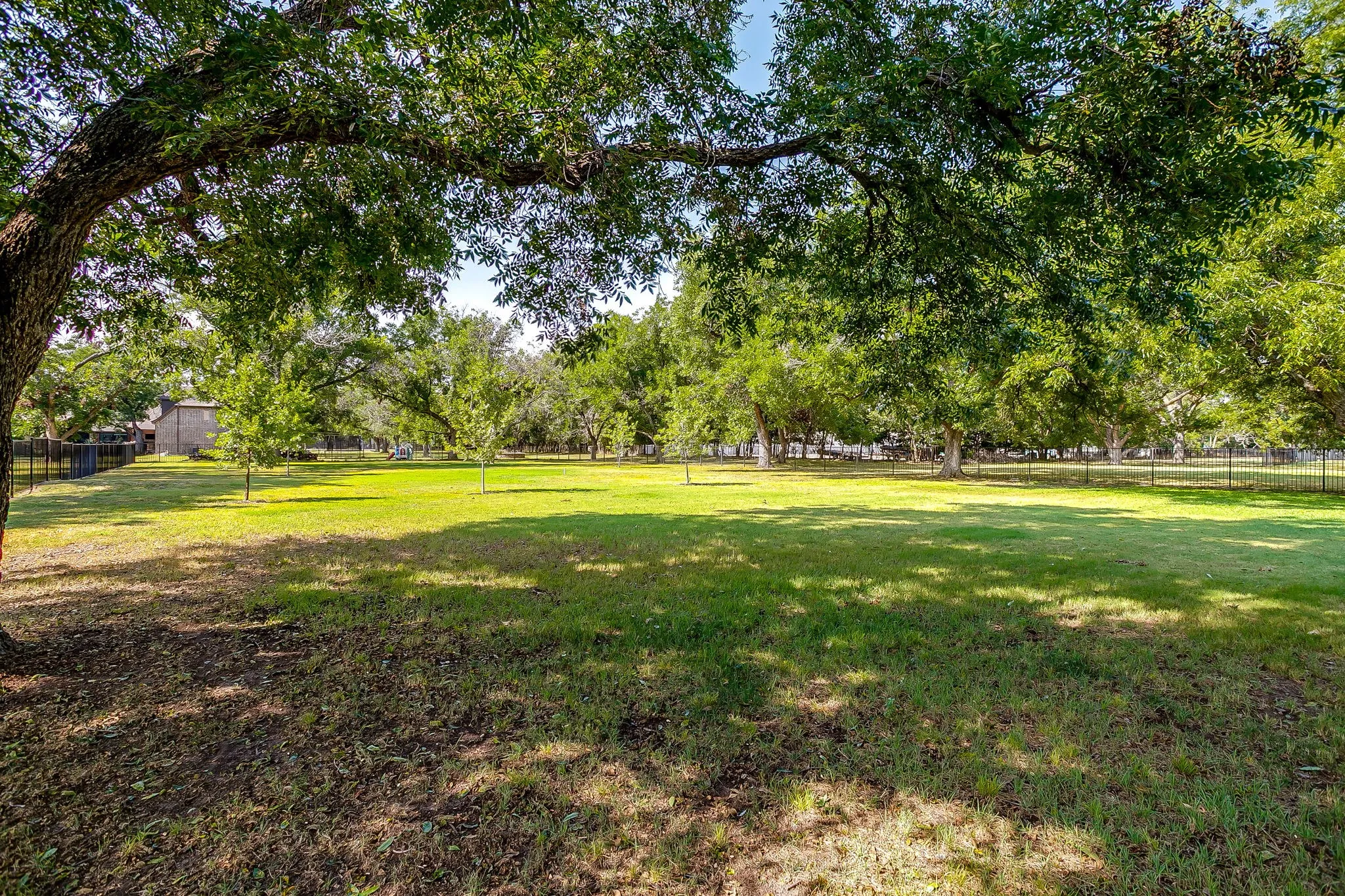 Single Family Residence For Sale in Tarrant County , 6251 Paper Shell Way, Fort Worth, Texas 76179, 5 Bedroom, 4 Bathroom, 3 Garage spaces, 4,357 Sqft, built in 2007, mls#21395305, Real Estate Agent in Fort Worth, Homes For Sale in Tarrant county, Homes For Sale in Fort Worth, Realtor in Fort Worth Texas, Real Estate Brokerage Independent Realty Texas, Luminita Cordes Realtor
