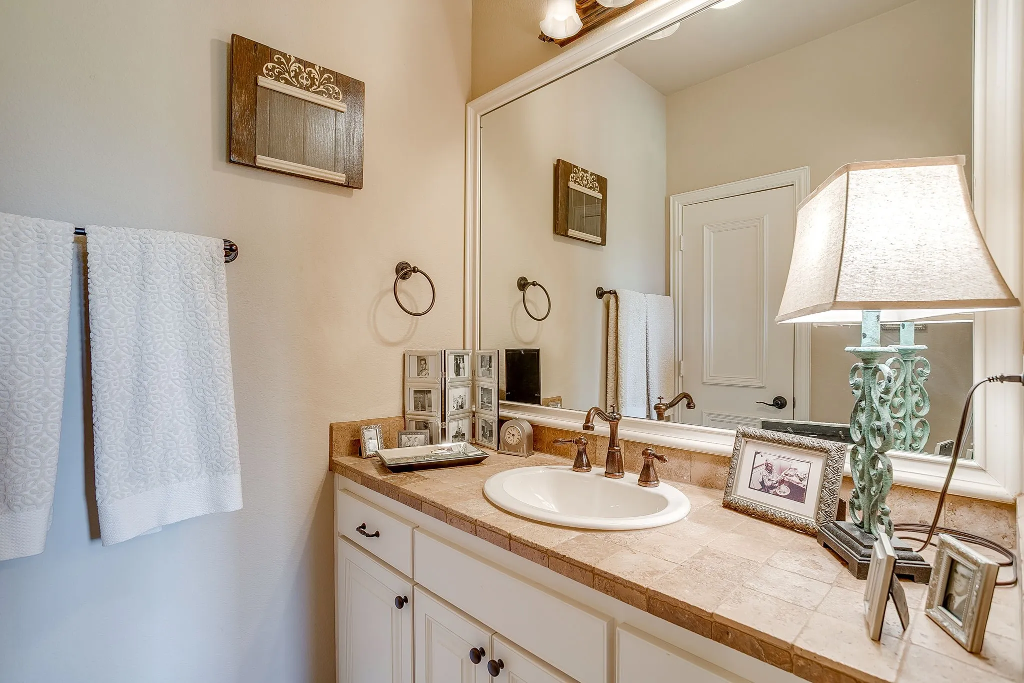 Single Family Residence For Sale in Tarrant County , 6251 Paper Shell Way, Fort Worth, Texas 76179, 5 Bedroom, 4 Bathroom, 3 Garage spaces, 4,357 Sqft, built in 2007, mls#21395305, Real Estate Agent in Fort Worth, Homes For Sale in Tarrant county, Homes For Sale in Fort Worth, Realtor in Fort Worth Texas, Real Estate Brokerage Independent Realty Texas, Luminita Cordes Realtor