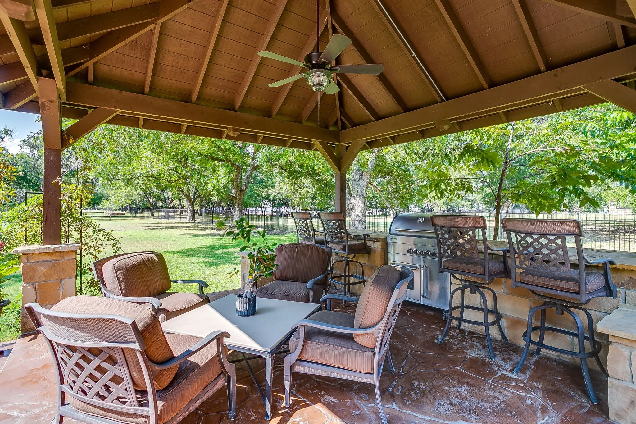 Single Family Residence For Sale in Tarrant County , 6251 Paper Shell Way, Fort Worth, Texas 76179, 5 Bedroom, 4 Bathroom, 3 Garage spaces, 4,357 Sqft, built in 2007, mls#21395305, Real Estate Agent in Fort Worth, Homes For Sale in Tarrant county, Homes For Sale in Fort Worth, Realtor in Fort Worth Texas, Real Estate Brokerage Independent Realty Texas, Luminita Cordes Realtor