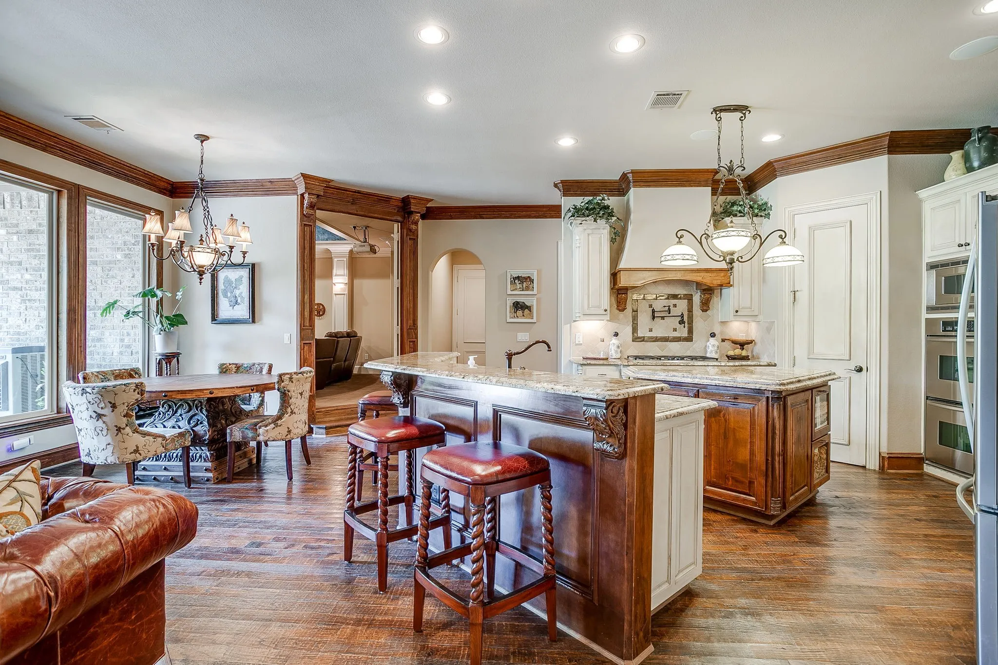 Single Family Residence For Sale in Tarrant County , 6251 Paper Shell Way, Fort Worth, Texas 76179, 5 Bedroom, 4 Bathroom, 3 Garage spaces, 4,357 Sqft, built in 2007, mls#21395305, Real Estate Agent in Fort Worth, Homes For Sale in Tarrant county, Homes For Sale in Fort Worth, Realtor in Fort Worth Texas, Real Estate Brokerage Independent Realty Texas, Luminita Cordes Realtor