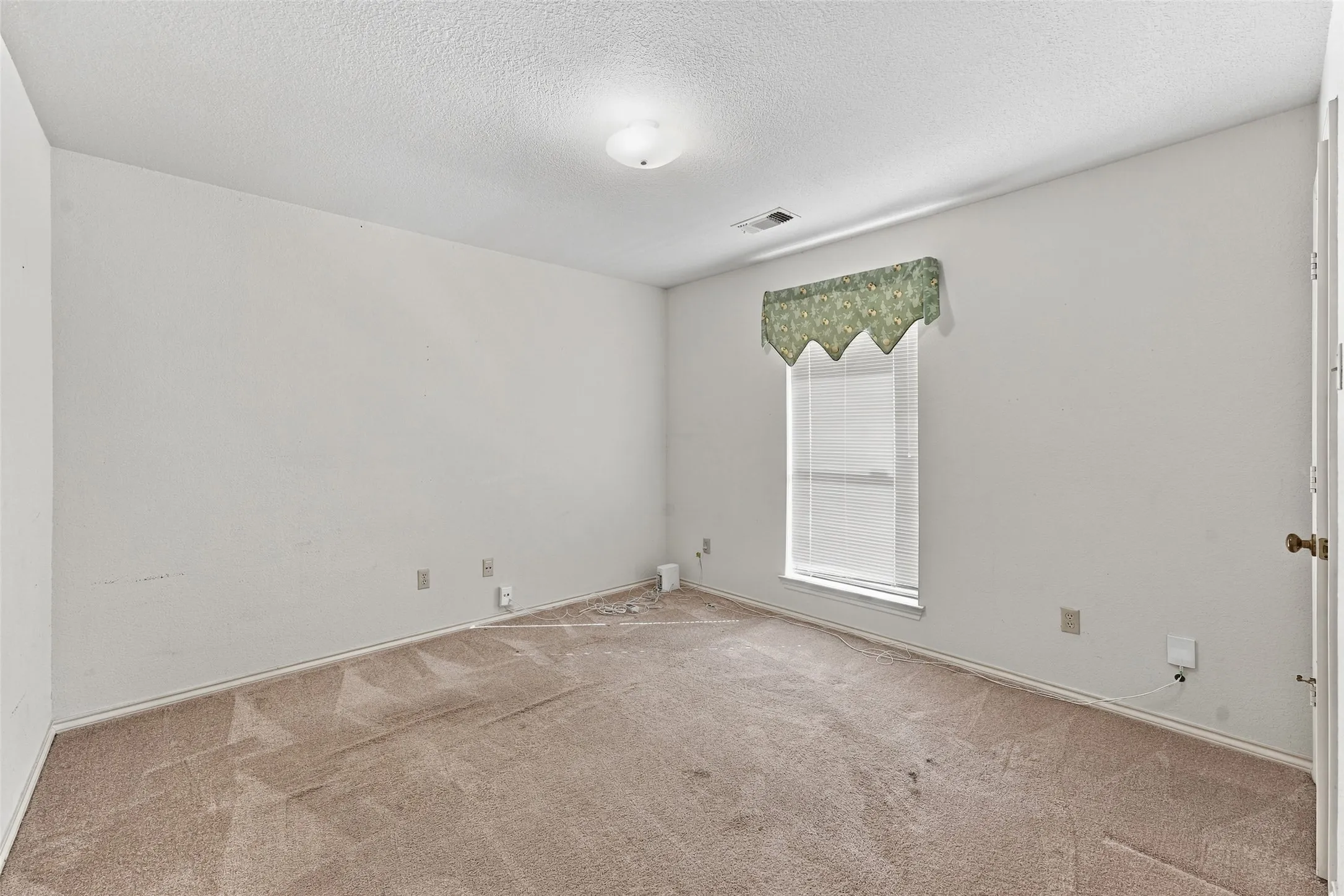 Single Family Residence For Sale in Dallas County , 1525 Nettleton Drive, De Soto, Texas 75115, 3 Bedroom, 3 Bathroom, 2 Garage spaces, 2,336 Sqft, built in 1987, mls#21396947, Real Estate Agent in De Soto, Homes For Sale in Dallas county, Homes For Sale in De Soto, Realtor in De Soto Texas, Real Estate Brokerage Independent Realty Texas, Luminita Cordes Realtor