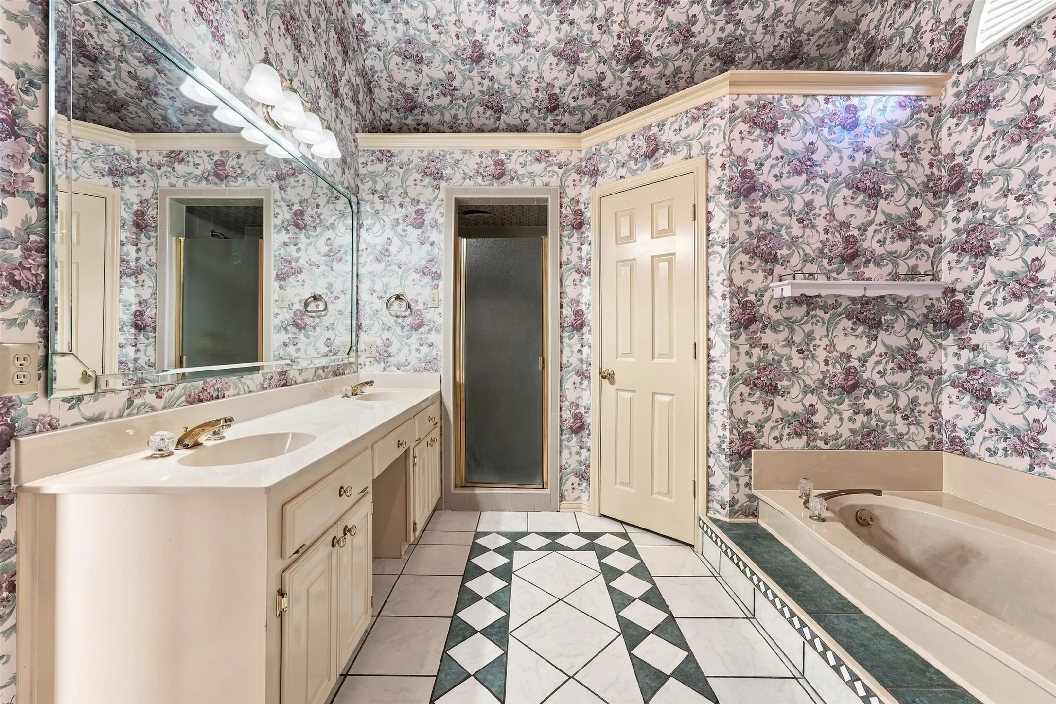 Single Family Residence For Sale in Dallas County , 1525 Nettleton Drive, De Soto, Texas 75115, 3 Bedroom, 3 Bathroom, 2 Garage spaces, 2,336 Sqft, built in 1987, mls#21396947, Real Estate Agent in De Soto, Homes For Sale in Dallas county, Homes For Sale in De Soto, Realtor in De Soto Texas, Real Estate Brokerage Independent Realty Texas, Luminita Cordes Realtor