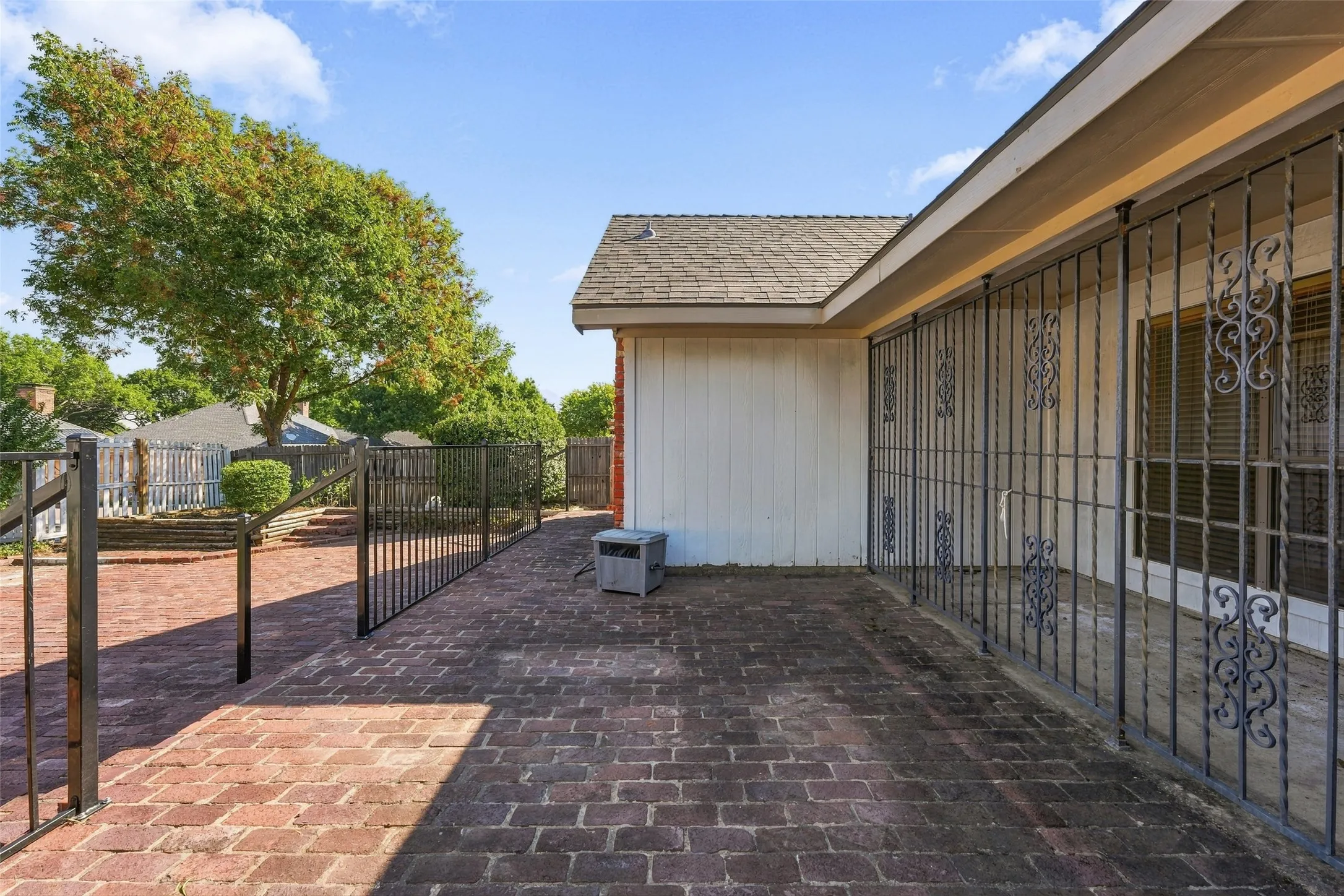 Single Family Residence For Sale in Dallas County , 1525 Nettleton Drive, De Soto, Texas 75115, 3 Bedroom, 3 Bathroom, 2 Garage spaces, 2,336 Sqft, built in 1987, mls#21396947, Real Estate Agent in De Soto, Homes For Sale in Dallas county, Homes For Sale in De Soto, Realtor in De Soto Texas, Real Estate Brokerage Independent Realty Texas, Luminita Cordes Realtor