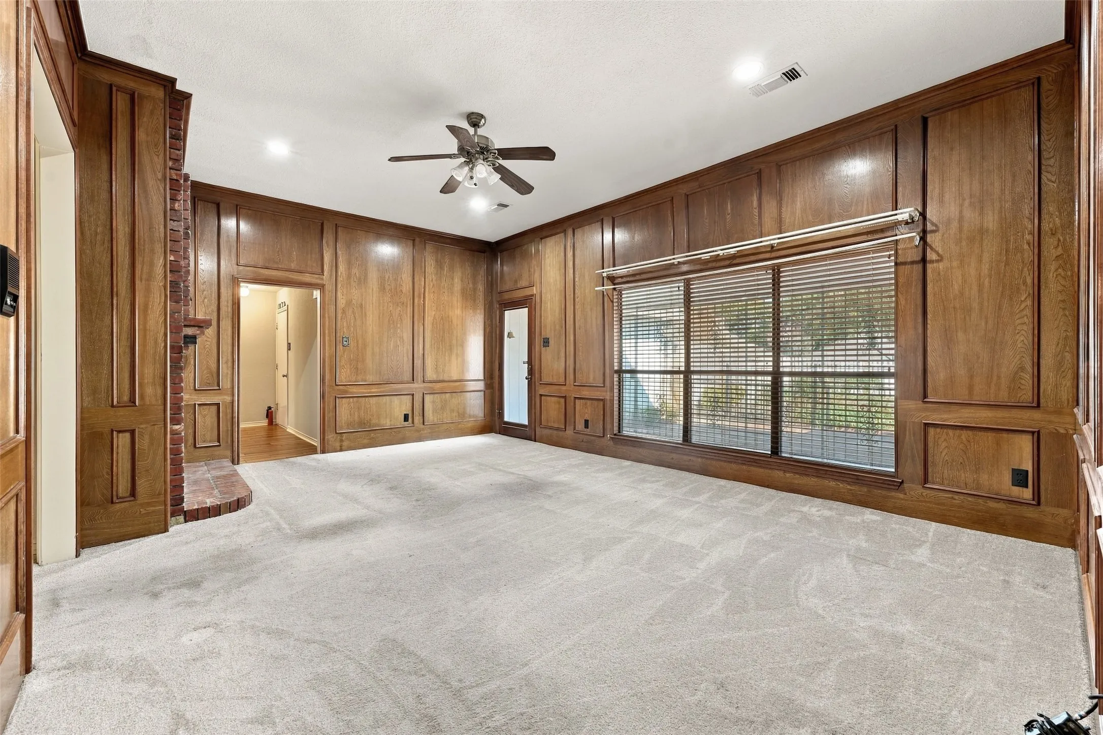 Single Family Residence For Sale in Dallas County , 1525 Nettleton Drive, De Soto, Texas 75115, 3 Bedroom, 3 Bathroom, 2 Garage spaces, 2,336 Sqft, built in 1987, mls#21396947, Real Estate Agent in De Soto, Homes For Sale in Dallas county, Homes For Sale in De Soto, Realtor in De Soto Texas, Real Estate Brokerage Independent Realty Texas, Luminita Cordes Realtor