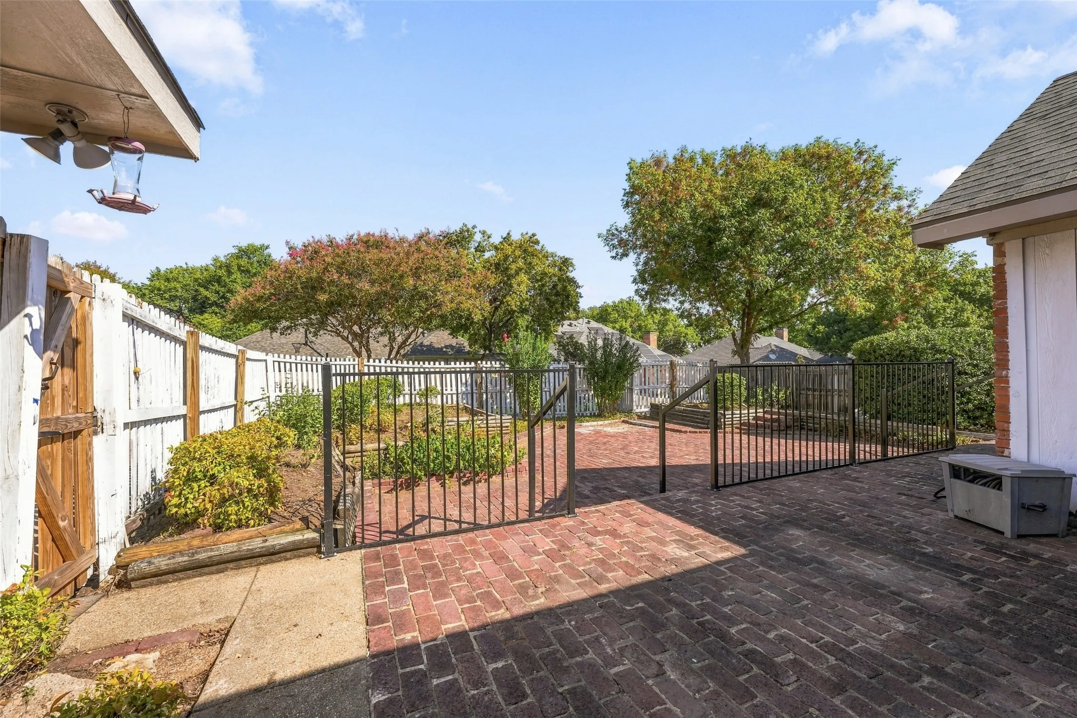 Single Family Residence For Sale in Dallas County , 1525 Nettleton Drive, De Soto, Texas 75115, 3 Bedroom, 3 Bathroom, 2 Garage spaces, 2,336 Sqft, built in 1987, mls#21396947, Real Estate Agent in De Soto, Homes For Sale in Dallas county, Homes For Sale in De Soto, Realtor in De Soto Texas, Real Estate Brokerage Independent Realty Texas, Luminita Cordes Realtor