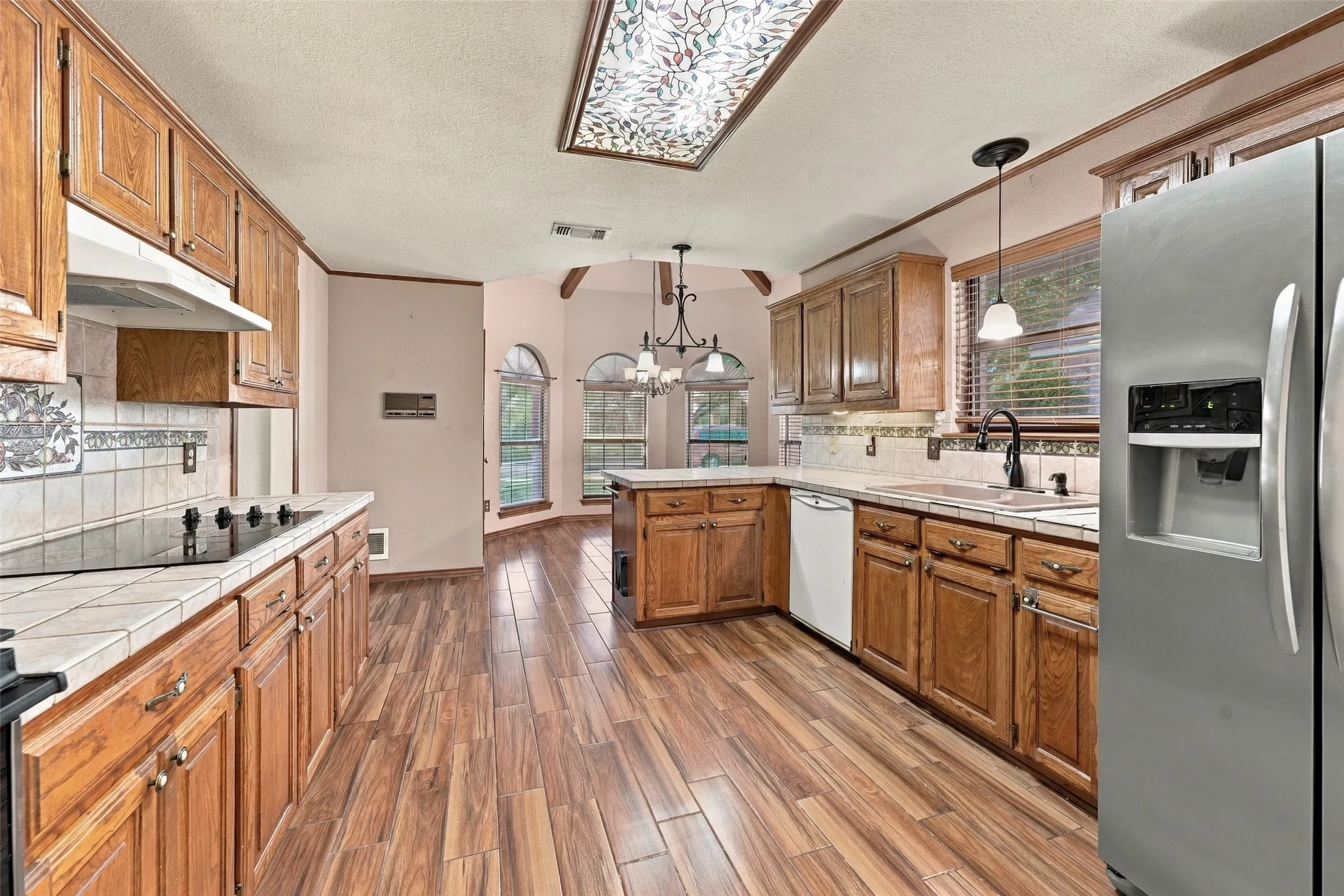 Single Family Residence For Sale in Dallas County , 1525 Nettleton Drive, De Soto, Texas 75115, 3 Bedroom, 3 Bathroom, 2 Garage spaces, 2,336 Sqft, built in 1987, mls#21396947, Real Estate Agent in De Soto, Homes For Sale in Dallas county, Homes For Sale in De Soto, Realtor in De Soto Texas, Real Estate Brokerage Independent Realty Texas, Luminita Cordes Realtor