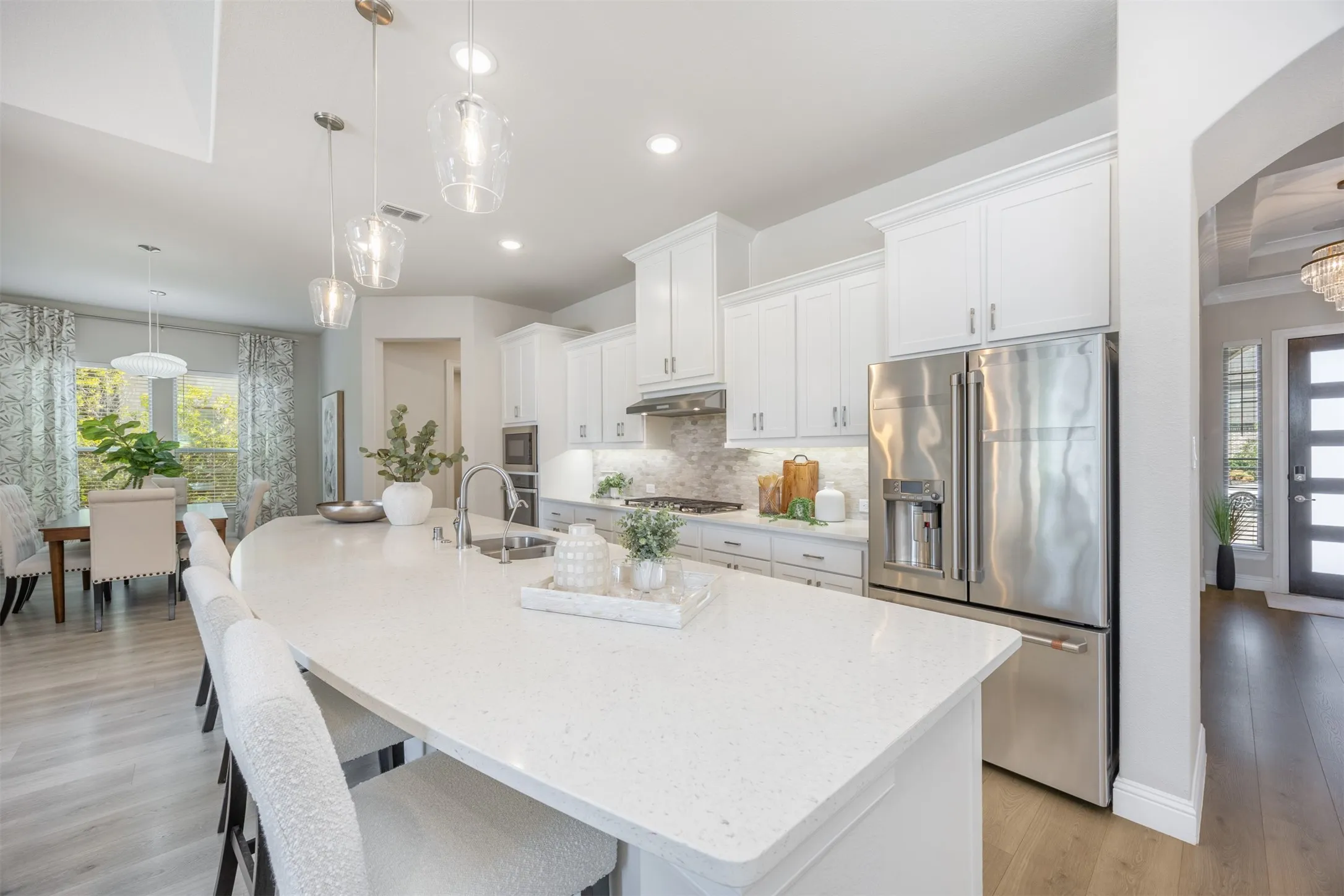 Huge kitchen island that can seat up to 6 people