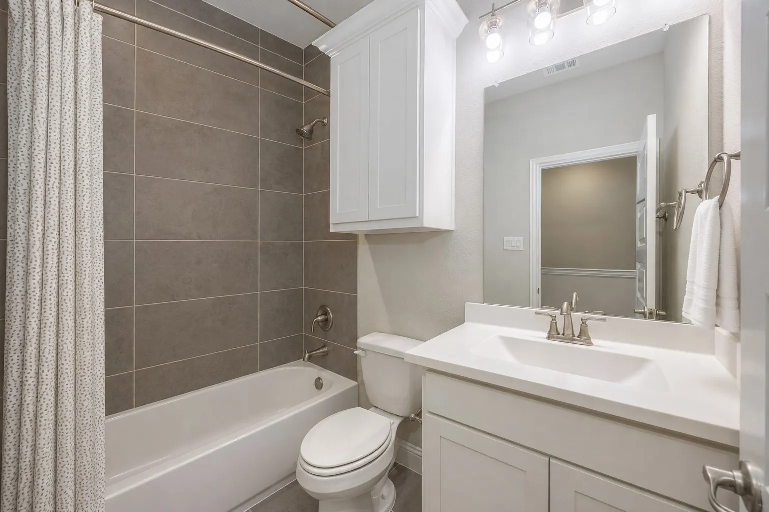 Single Family Residence For Rent in Denton County , 15688 Tea Tree Road, Frisco, Texas 75033, 5 Bedroom, 4 Bathroom, 2 Garage spaces, 3,470 Sqft, built in 2020, mls#21397225, Real Estate Agent in Frisco, Homes For Rent in Denton county, Homes For Rent in Frisco, Realtor in Frisco Texas, Real Estate Brokerage Independent Realty Texas, Luminita Cordes Realtor