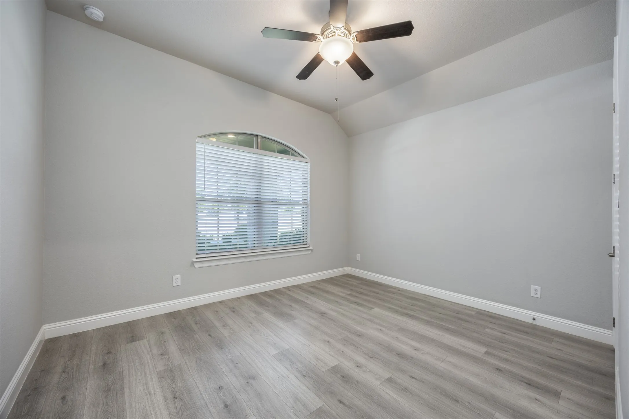 Single Family Residence For Rent in Denton County , 15688 Tea Tree Road, Frisco, Texas 75033, 5 Bedroom, 4 Bathroom, 2 Garage spaces, 3,470 Sqft, built in 2020, mls#21397225, Real Estate Agent in Frisco, Homes For Rent in Denton county, Homes For Rent in Frisco, Realtor in Frisco Texas, Real Estate Brokerage Independent Realty Texas, Luminita Cordes Realtor