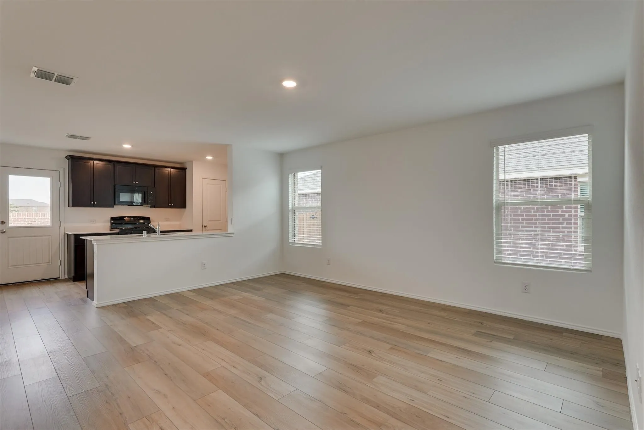 Single Family Residence For Rent in Collin County , 409 Laurenbrooke Drive, Anna, Texas 75409, 3 Bedroom, 2 Bathroom, 2 Garage spaces, 1,302 Sqft, built in 2021, mls#21397227, Real Estate Agent in Anna, Homes For Rent in Collin county, Homes For Rent in Anna, Realtor in Anna Texas, Real Estate Brokerage Independent Realty Texas, Luminita Cordes Realtor