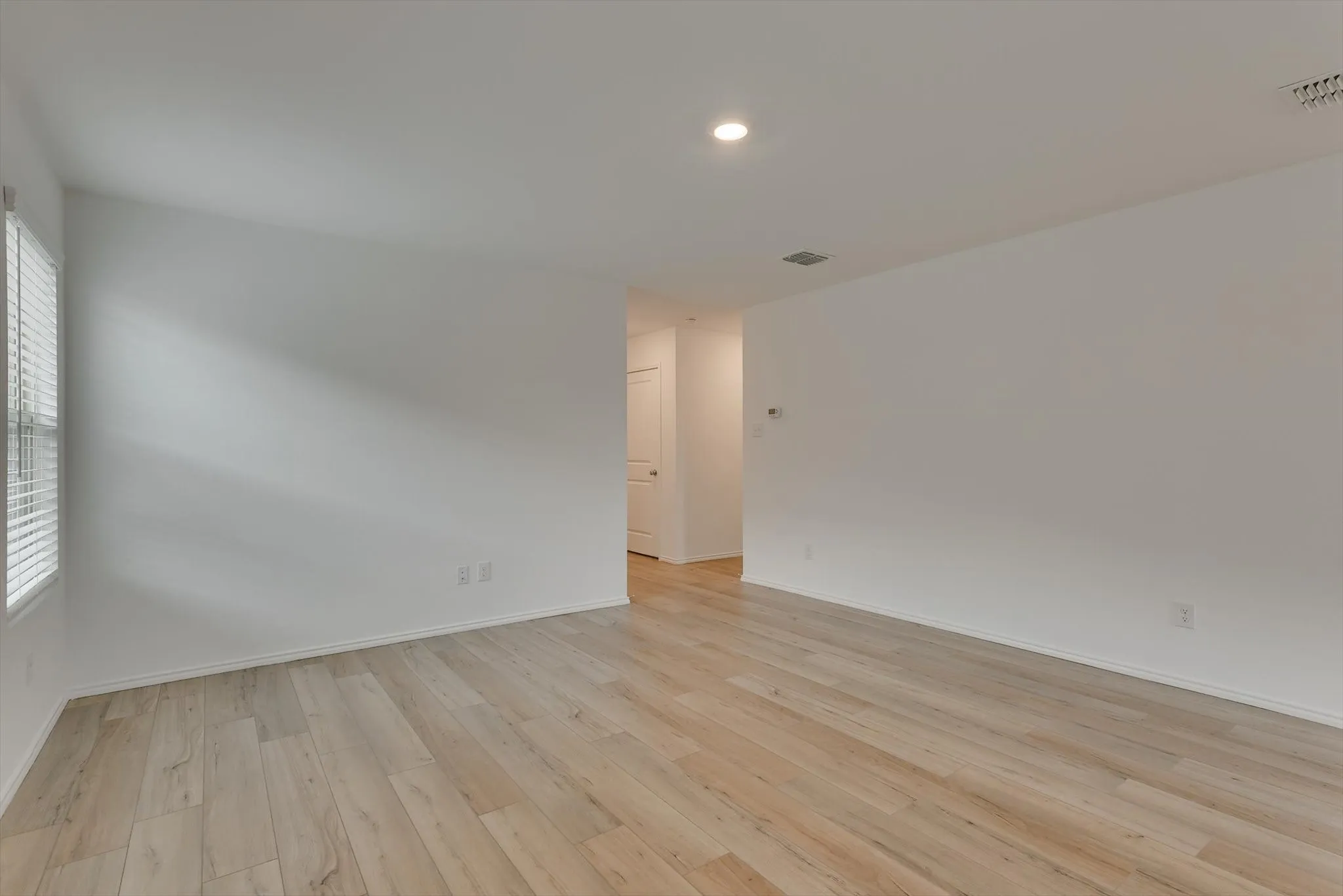 Single Family Residence For Rent in Collin County , 409 Laurenbrooke Drive, Anna, Texas 75409, 3 Bedroom, 2 Bathroom, 2 Garage spaces, 1,302 Sqft, built in 2021, mls#21397227, Real Estate Agent in Anna, Homes For Rent in Collin county, Homes For Rent in Anna, Realtor in Anna Texas, Real Estate Brokerage Independent Realty Texas, Luminita Cordes Realtor