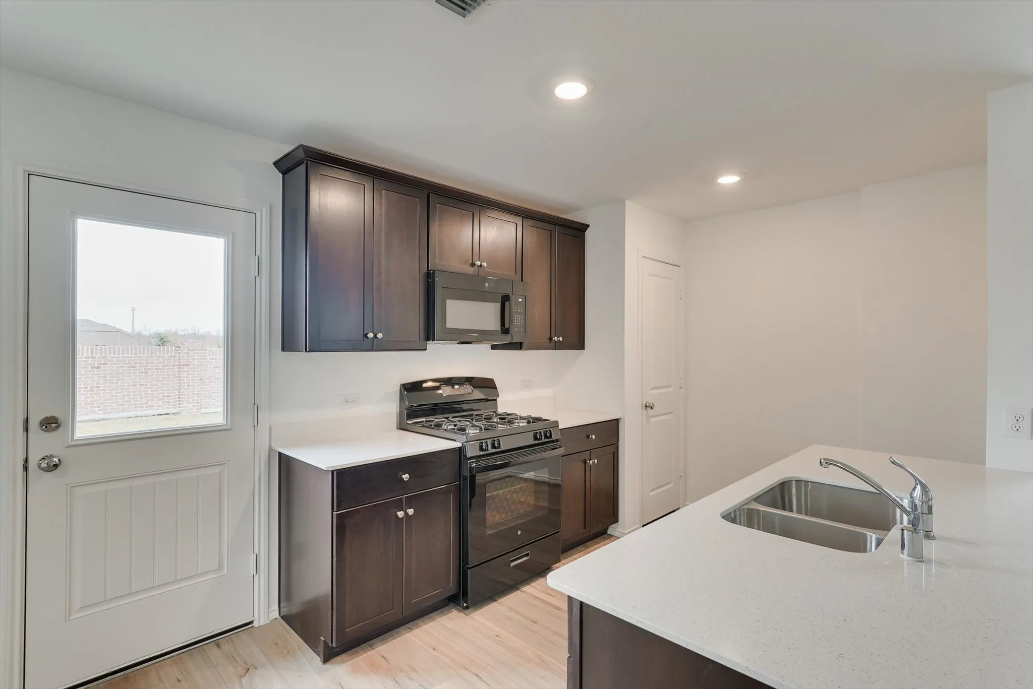 Single Family Residence For Rent in Collin County , 409 Laurenbrooke Drive, Anna, Texas 75409, 3 Bedroom, 2 Bathroom, 2 Garage spaces, 1,302 Sqft, built in 2021, mls#21397227, Real Estate Agent in Anna, Homes For Rent in Collin county, Homes For Rent in Anna, Realtor in Anna Texas, Real Estate Brokerage Independent Realty Texas, Luminita Cordes Realtor