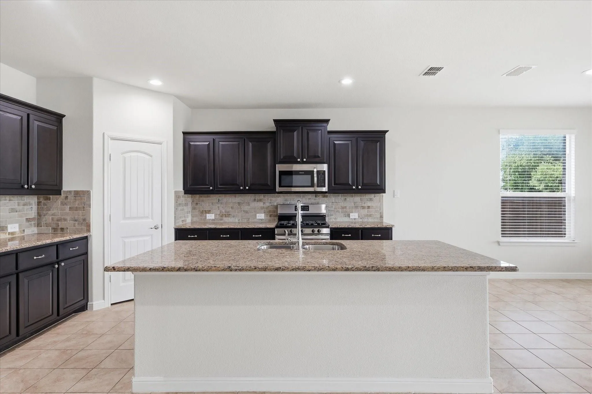 Single Family Residence For Sale in Denton County , 4312 Lost Creek Road, Denton, Texas 76210, 4 Bedroom, 2 Bathroom, 2 Garage spaces, 2,010 Sqft, built in 2019, mls#21395077, Real Estate Agent in Denton, Homes For Sale in Denton county, Homes For Sale in Denton, Realtor in Denton Texas, Real Estate Brokerage Independent Realty Texas, Luminita Cordes Realtor