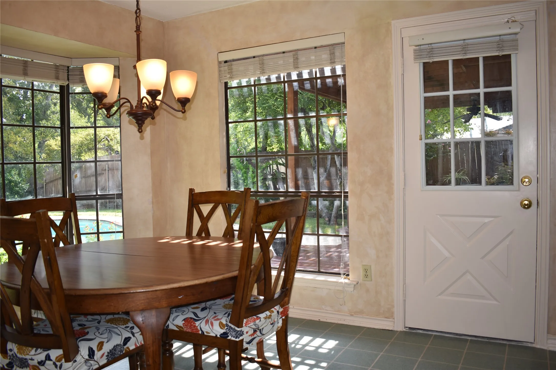 Single Family Residence For Sale in Collin County , 3003 Creekbend Drive, Plano, Texas 75075, 4 Bedroom, 3 Bathroom, 2 Garage spaces, 2,590 Sqft, built in 1973, mls#21397232, Real Estate Agent in Plano, Homes For Sale in Collin county, Homes For Sale in Plano, Realtor in Plano Texas, Real Estate Brokerage Independent Realty Texas, Luminita Cordes Realtor