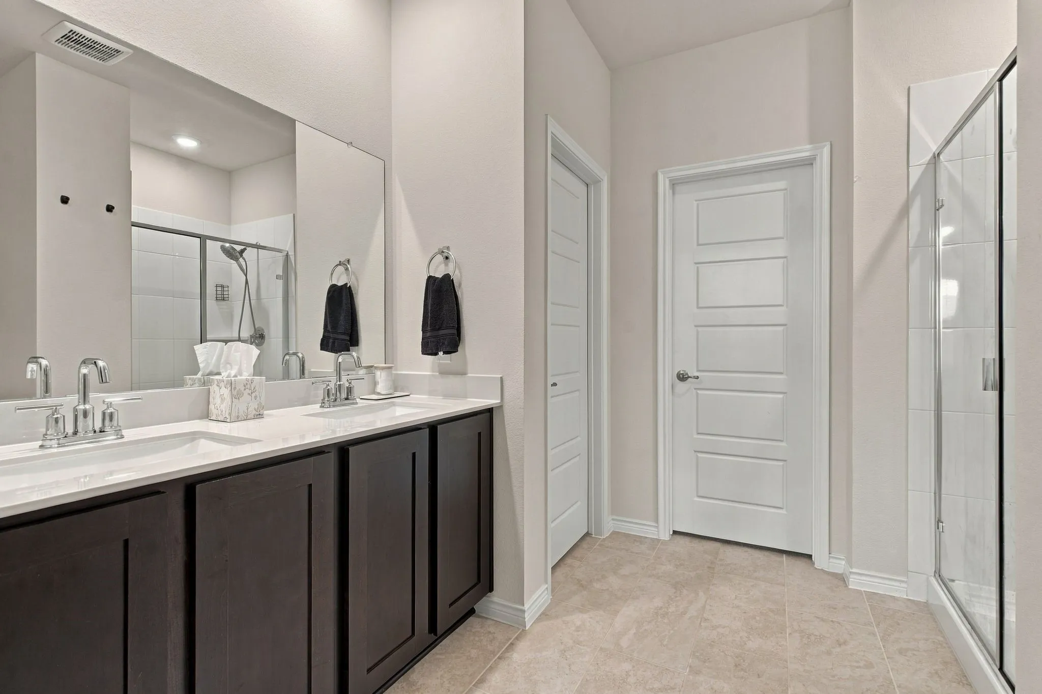 Dual vanity with undermount dual sinks and chrome fixtures