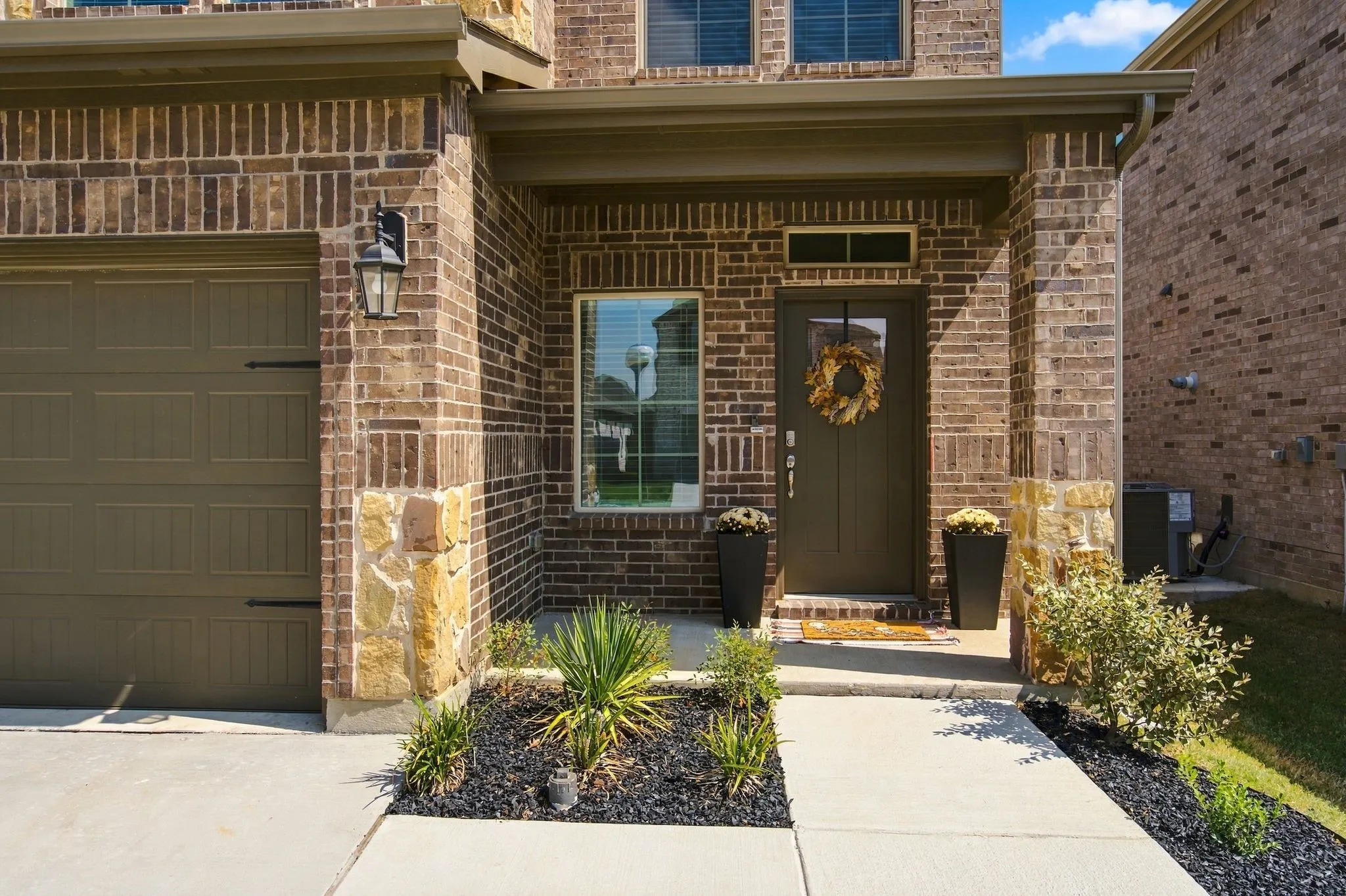 No fade mulch is perfect for low maintenance with modern landscaping