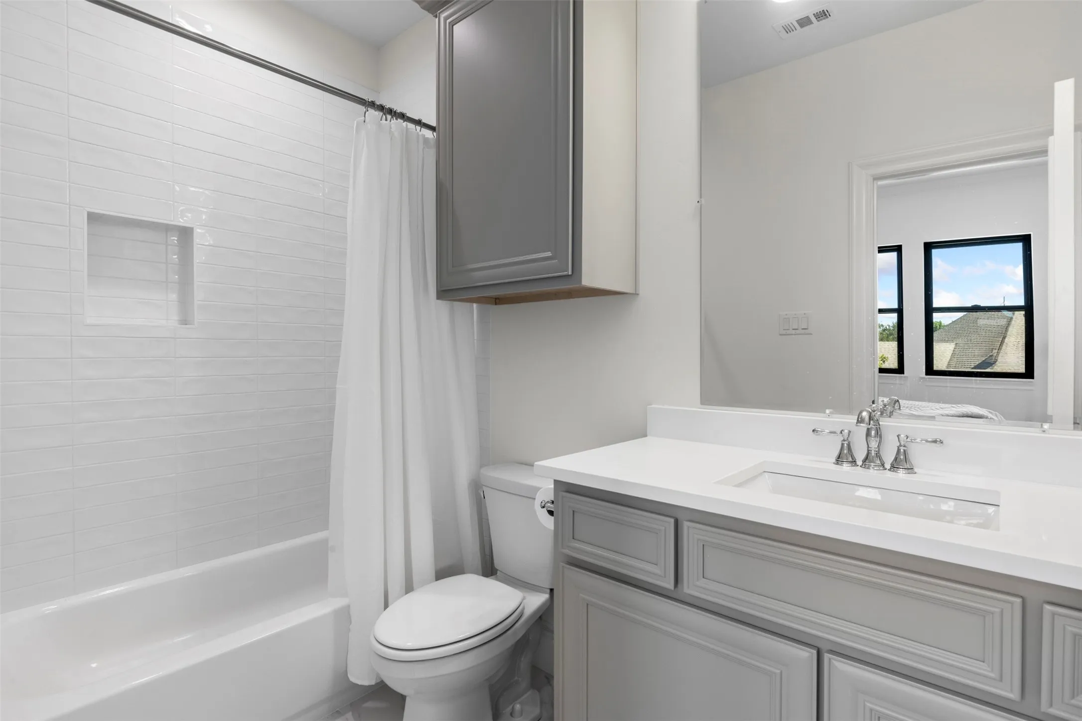 Upstairs Bedroom #4 Bathroom