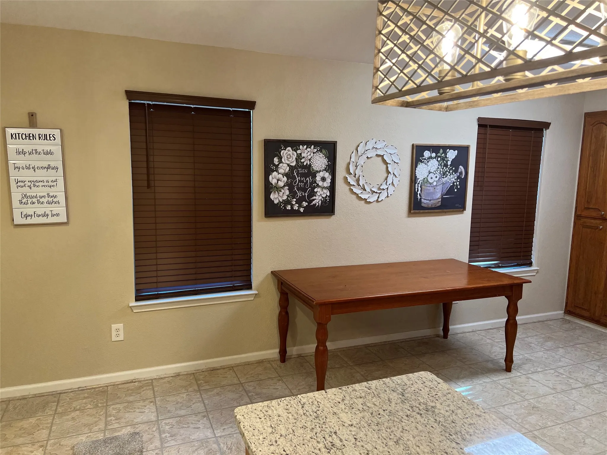 Single Family Residence For Rent in Tarrant County , 2457 Sweetwood Drive, Fort Worth, Texas 76131, 2 Bedroom, 1 Bathroom, Garage spaces, 828 Sqft, built in 1982, mls#21394403, Real Estate Agent in Fort Worth, Homes For Rent in Tarrant county, Homes For Rent in Fort Worth, Realtor in Fort Worth Texas, Real Estate Brokerage Independent Realty Texas, Luminita Cordes Realtor
