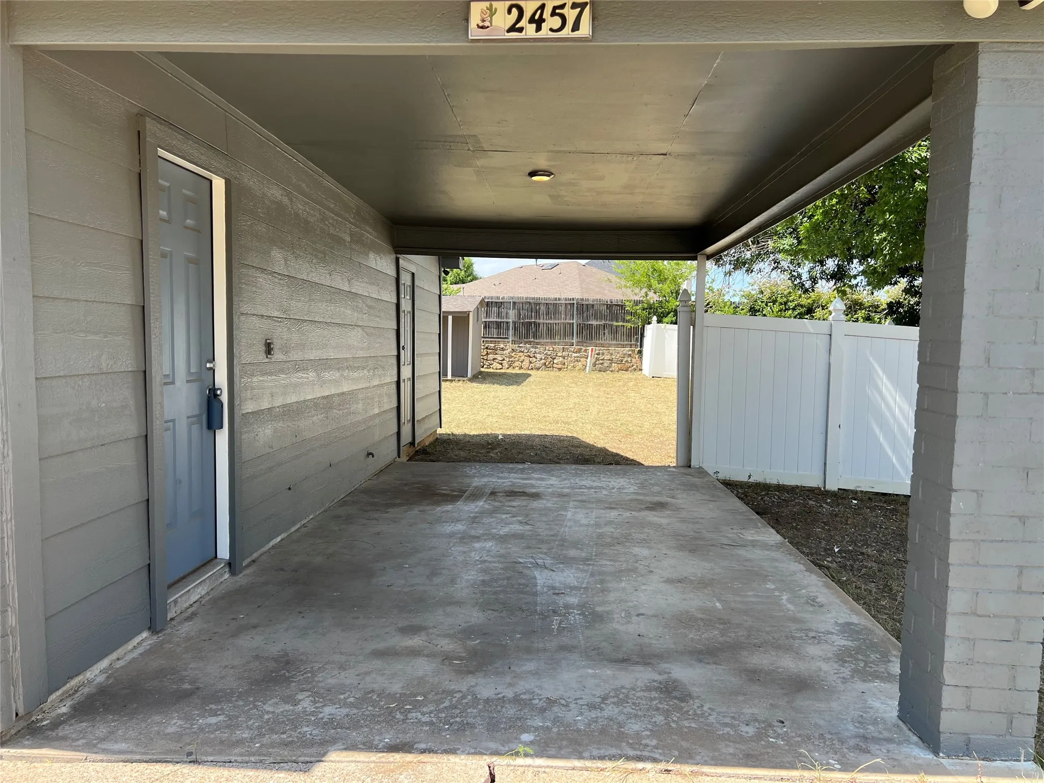 Single Family Residence For Rent in Tarrant County , 2457 Sweetwood Drive, Fort Worth, Texas 76131, 2 Bedroom, 1 Bathroom, Garage spaces, 828 Sqft, built in 1982, mls#21394403, Real Estate Agent in Fort Worth, Homes For Rent in Tarrant county, Homes For Rent in Fort Worth, Realtor in Fort Worth Texas, Real Estate Brokerage Independent Realty Texas, Luminita Cordes Realtor