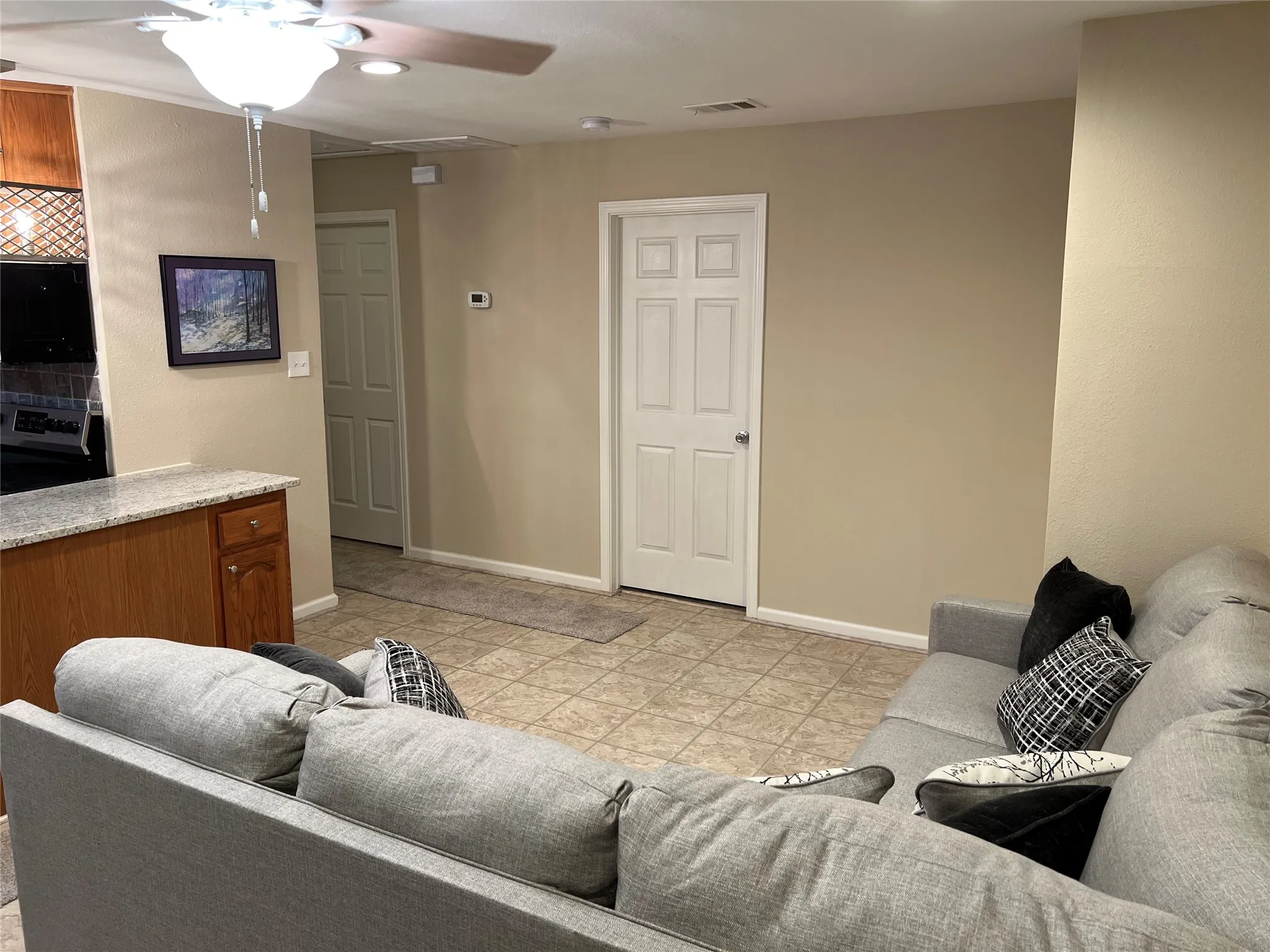 Single Family Residence For Rent in Tarrant County , 2457 Sweetwood Drive, Fort Worth, Texas 76131, 2 Bedroom, 1 Bathroom, Garage spaces, 828 Sqft, built in 1982, mls#21394403, Real Estate Agent in Fort Worth, Homes For Rent in Tarrant county, Homes For Rent in Fort Worth, Realtor in Fort Worth Texas, Real Estate Brokerage Independent Realty Texas, Luminita Cordes Realtor
