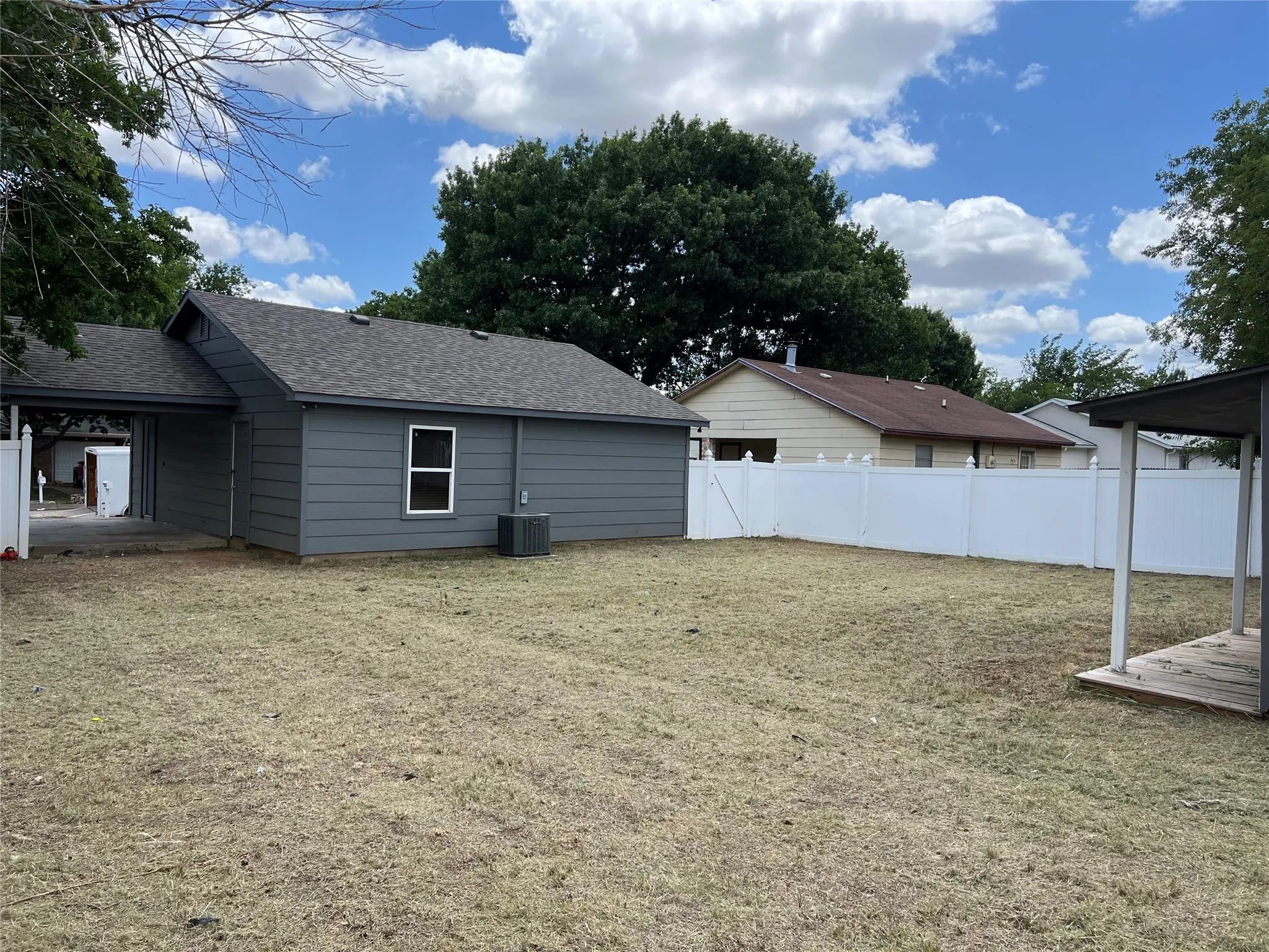 Single Family Residence For Rent in Tarrant County , 2457 Sweetwood Drive, Fort Worth, Texas 76131, 2 Bedroom, 1 Bathroom, Garage spaces, 828 Sqft, built in 1982, mls#21394403, Real Estate Agent in Fort Worth, Homes For Rent in Tarrant county, Homes For Rent in Fort Worth, Realtor in Fort Worth Texas, Real Estate Brokerage Independent Realty Texas, Luminita Cordes Realtor