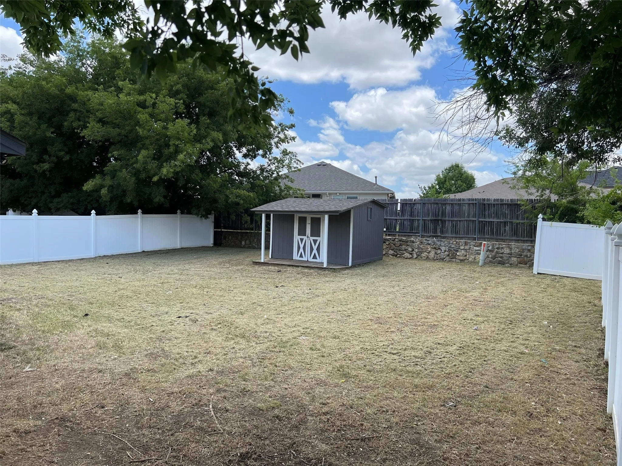 Single Family Residence For Rent in Tarrant County , 2457 Sweetwood Drive, Fort Worth, Texas 76131, 2 Bedroom, 1 Bathroom, Garage spaces, 828 Sqft, built in 1982, mls#21394403, Real Estate Agent in Fort Worth, Homes For Rent in Tarrant county, Homes For Rent in Fort Worth, Realtor in Fort Worth Texas, Real Estate Brokerage Independent Realty Texas, Luminita Cordes Realtor