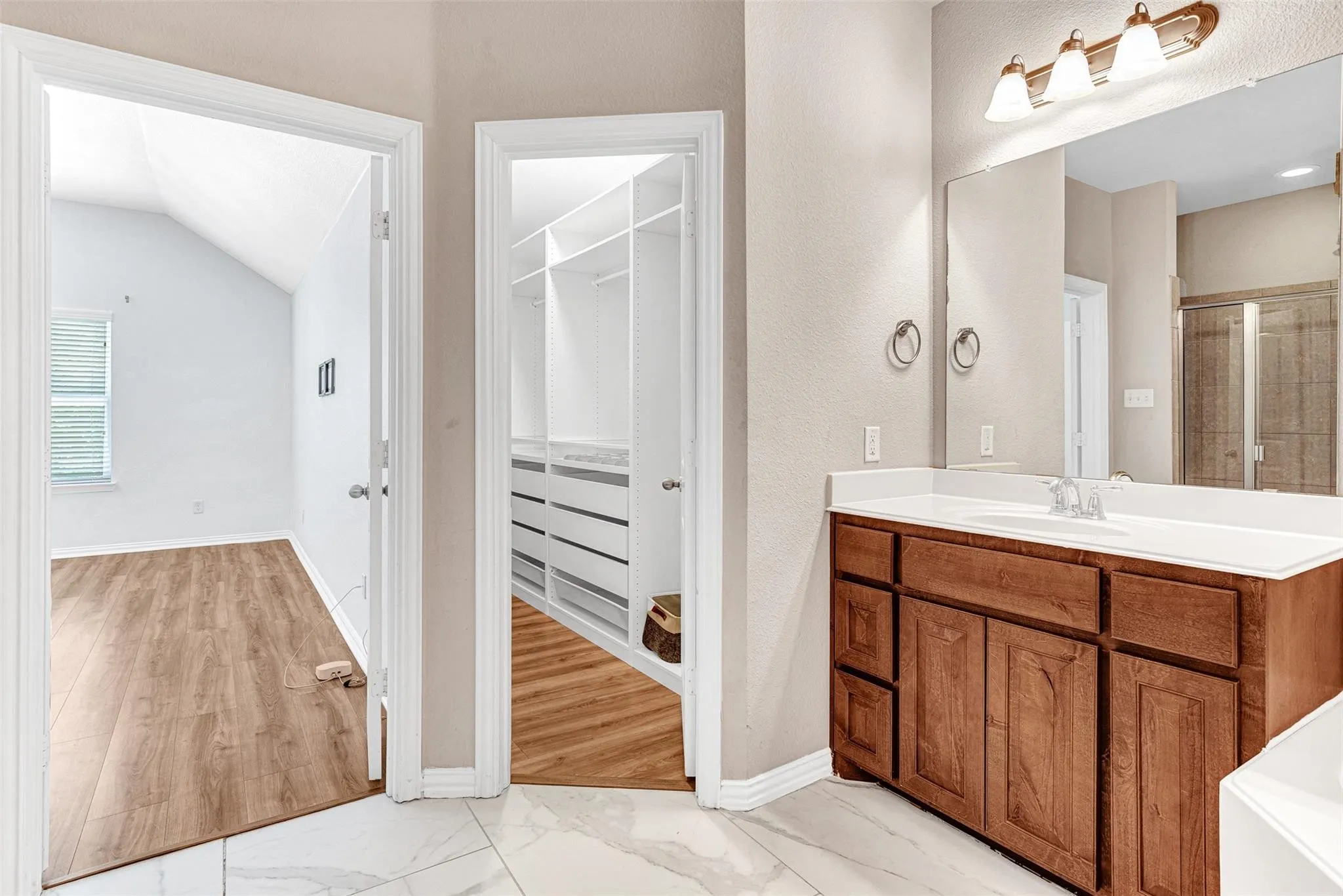 Townhouse For Rent in Dallas County , 3724 Sicily Street, Irving, Texas 75038, 3 Bedroom, 3 Bathroom, 2 Garage spaces, 1,929 Sqft, built in 2014, mls#21397243, Real Estate Agent in Irving, Homes For Rent in Dallas county, Homes For Rent in Irving, Realtor in Irving Texas, Real Estate Brokerage Independent Realty Texas, Luminita Cordes Realtor