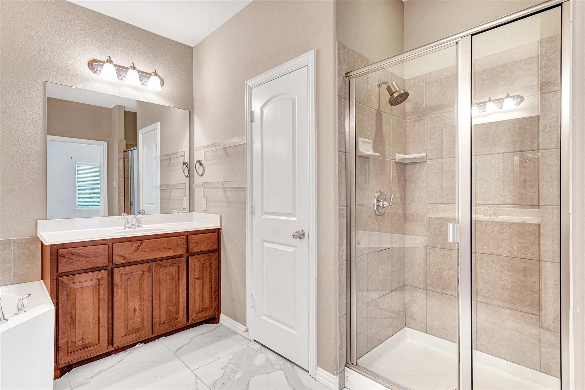 Townhouse For Rent in Dallas County , 3724 Sicily Street, Irving, Texas 75038, 3 Bedroom, 3 Bathroom, 2 Garage spaces, 1,929 Sqft, built in 2014, mls#21397243, Real Estate Agent in Irving, Homes For Rent in Dallas county, Homes For Rent in Irving, Realtor in Irving Texas, Real Estate Brokerage Independent Realty Texas, Luminita Cordes Realtor