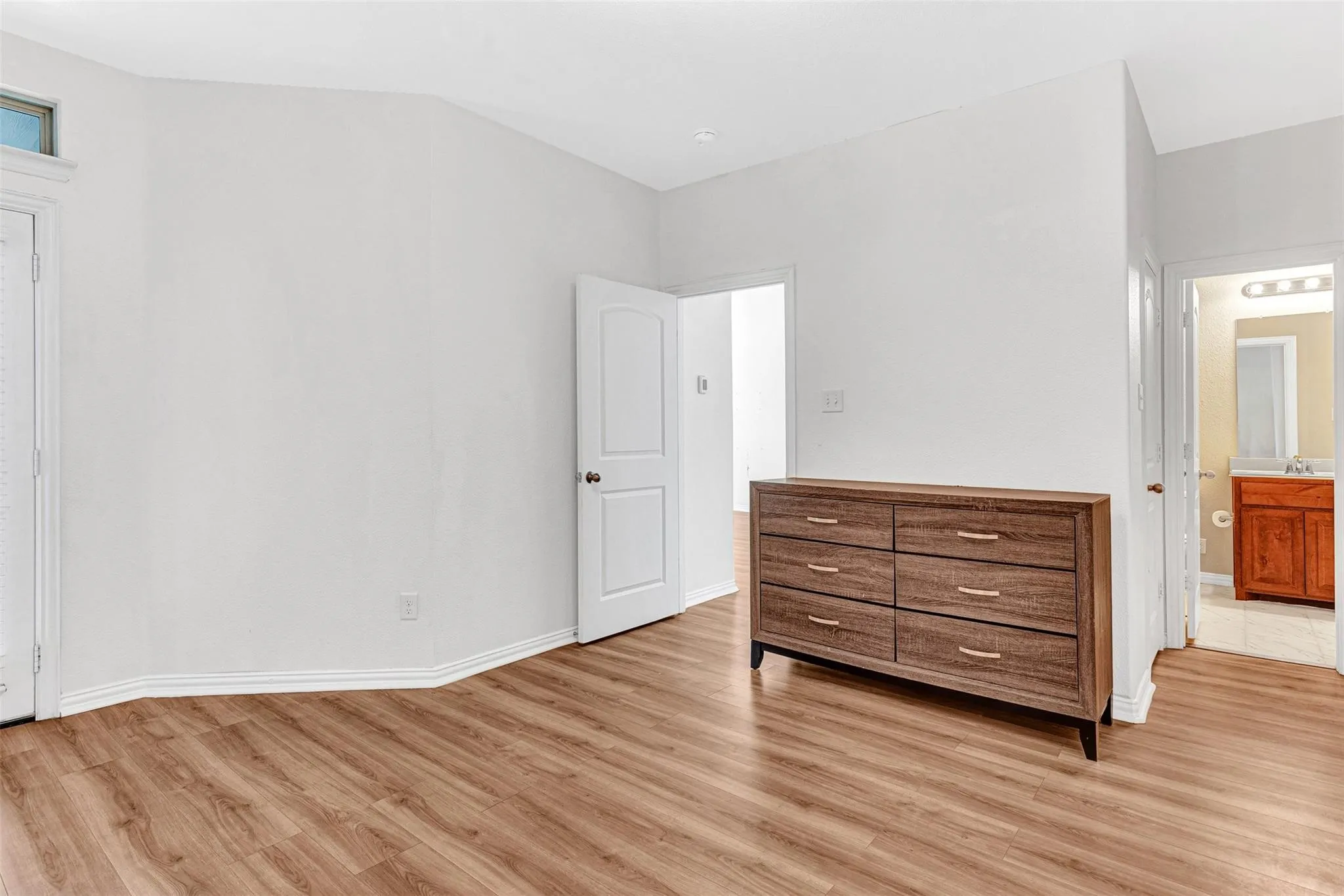 Townhouse For Rent in Dallas County , 3724 Sicily Street, Irving, Texas 75038, 3 Bedroom, 3 Bathroom, 2 Garage spaces, 1,929 Sqft, built in 2014, mls#21397243, Real Estate Agent in Irving, Homes For Rent in Dallas county, Homes For Rent in Irving, Realtor in Irving Texas, Real Estate Brokerage Independent Realty Texas, Luminita Cordes Realtor
