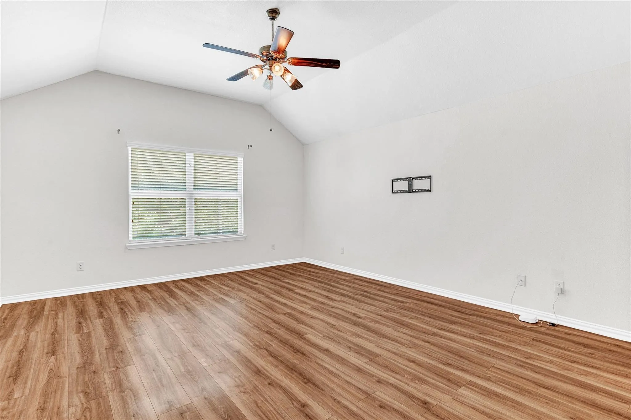 Townhouse For Rent in Dallas County , 3724 Sicily Street, Irving, Texas 75038, 3 Bedroom, 3 Bathroom, 2 Garage spaces, 1,929 Sqft, built in 2014, mls#21397243, Real Estate Agent in Irving, Homes For Rent in Dallas county, Homes For Rent in Irving, Realtor in Irving Texas, Real Estate Brokerage Independent Realty Texas, Luminita Cordes Realtor