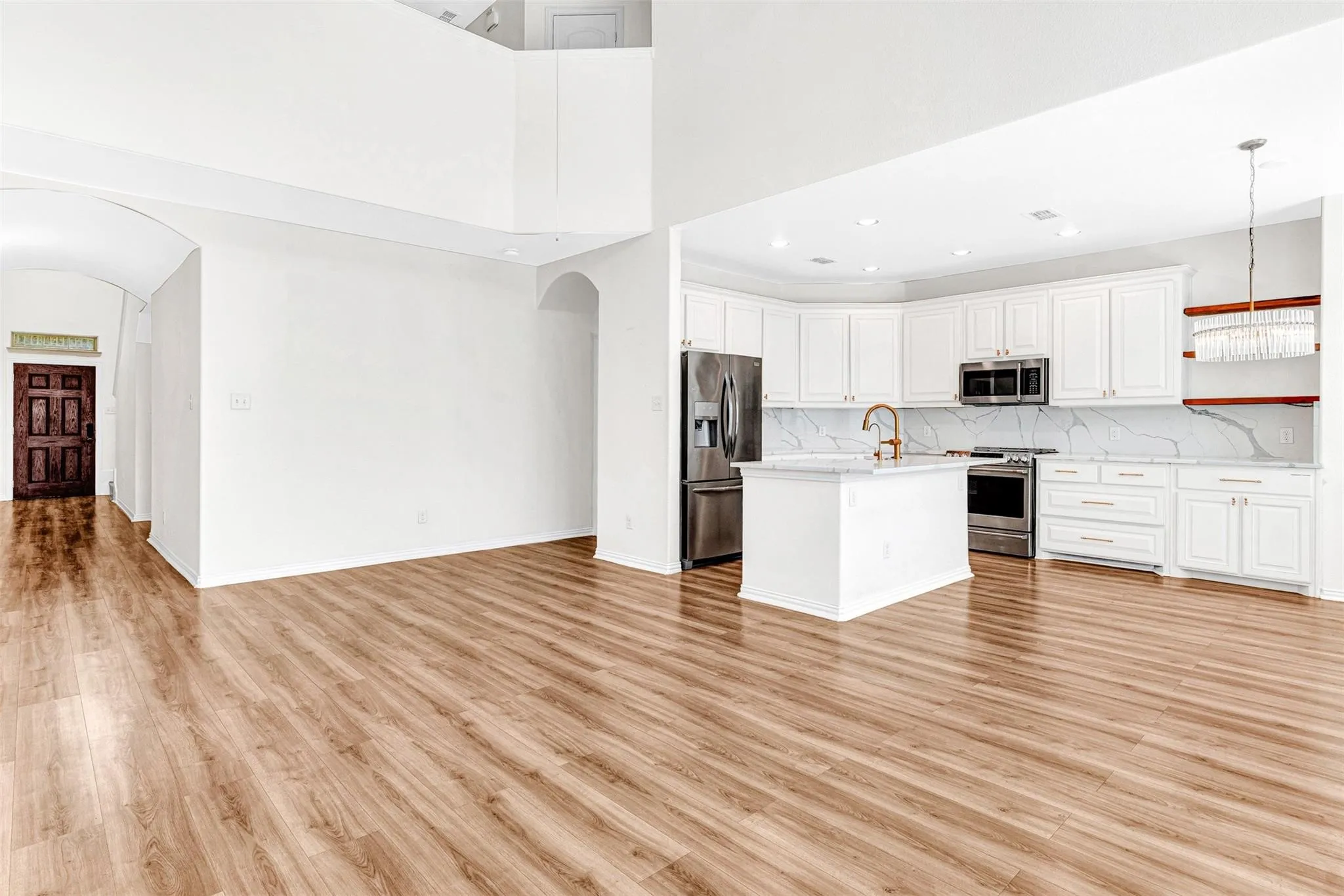 Townhouse For Rent in Dallas County , 3724 Sicily Street, Irving, Texas 75038, 3 Bedroom, 3 Bathroom, 2 Garage spaces, 1,929 Sqft, built in 2014, mls#21397243, Real Estate Agent in Irving, Homes For Rent in Dallas county, Homes For Rent in Irving, Realtor in Irving Texas, Real Estate Brokerage Independent Realty Texas, Luminita Cordes Realtor