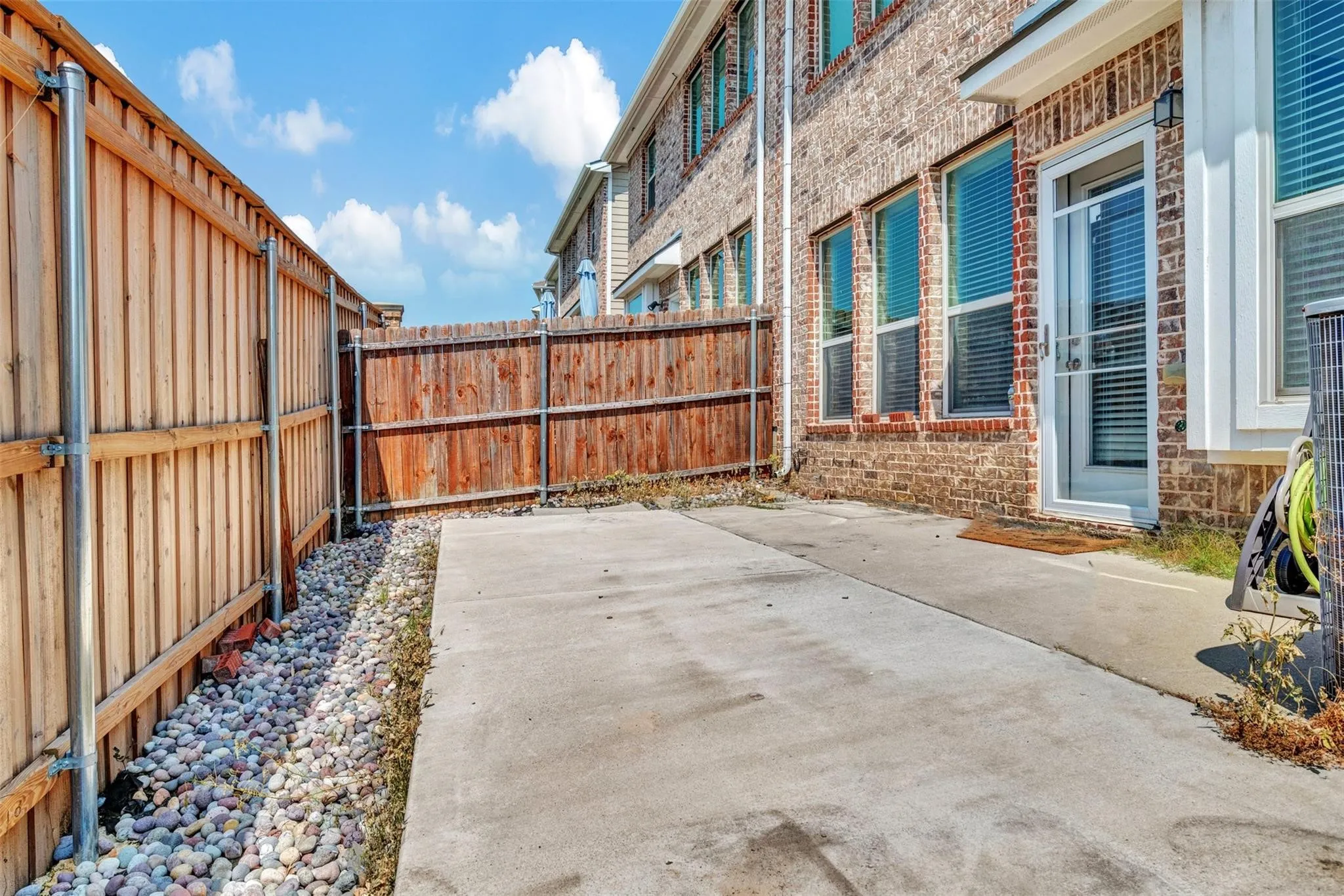 Townhouse For Rent in Dallas County , 3724 Sicily Street, Irving, Texas 75038, 3 Bedroom, 3 Bathroom, 2 Garage spaces, 1,929 Sqft, built in 2014, mls#21397243, Real Estate Agent in Irving, Homes For Rent in Dallas county, Homes For Rent in Irving, Realtor in Irving Texas, Real Estate Brokerage Independent Realty Texas, Luminita Cordes Realtor