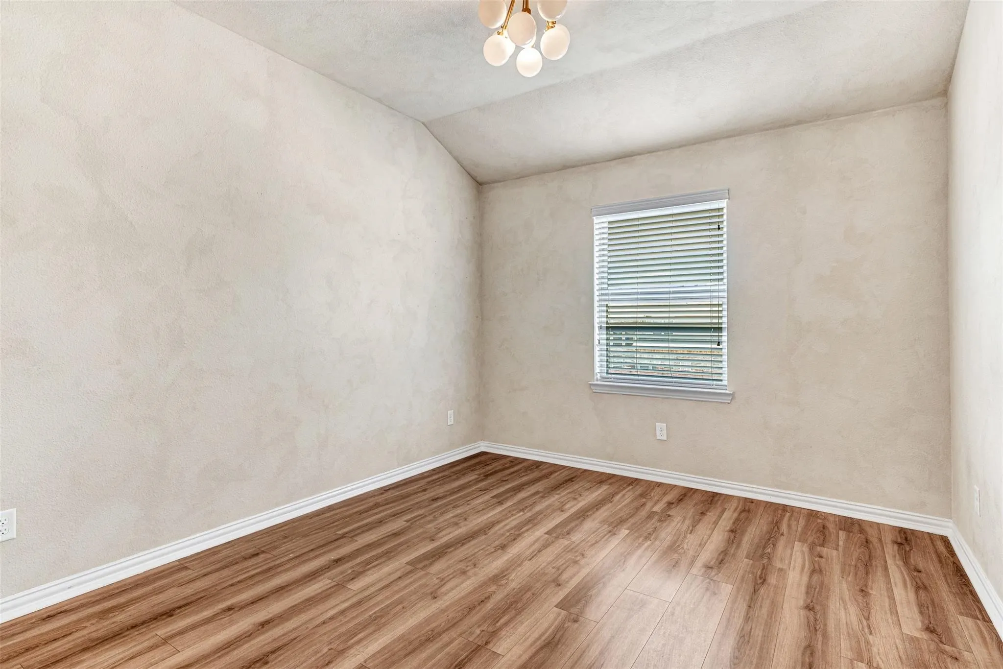 Townhouse For Rent in Dallas County , 3724 Sicily Street, Irving, Texas 75038, 3 Bedroom, 3 Bathroom, 2 Garage spaces, 1,929 Sqft, built in 2014, mls#21397243, Real Estate Agent in Irving, Homes For Rent in Dallas county, Homes For Rent in Irving, Realtor in Irving Texas, Real Estate Brokerage Independent Realty Texas, Luminita Cordes Realtor