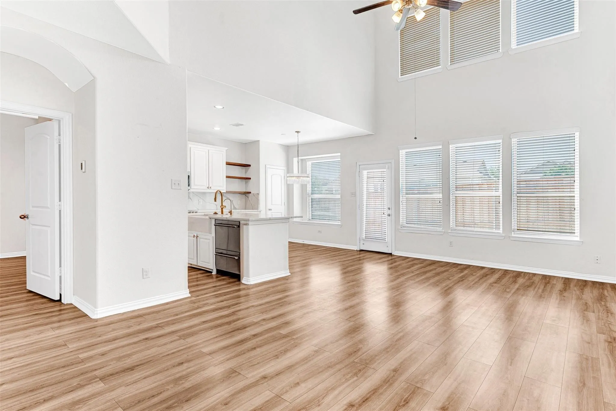 Townhouse For Rent in Dallas County , 3724 Sicily Street, Irving, Texas 75038, 3 Bedroom, 3 Bathroom, 2 Garage spaces, 1,929 Sqft, built in 2014, mls#21397243, Real Estate Agent in Irving, Homes For Rent in Dallas county, Homes For Rent in Irving, Realtor in Irving Texas, Real Estate Brokerage Independent Realty Texas, Luminita Cordes Realtor