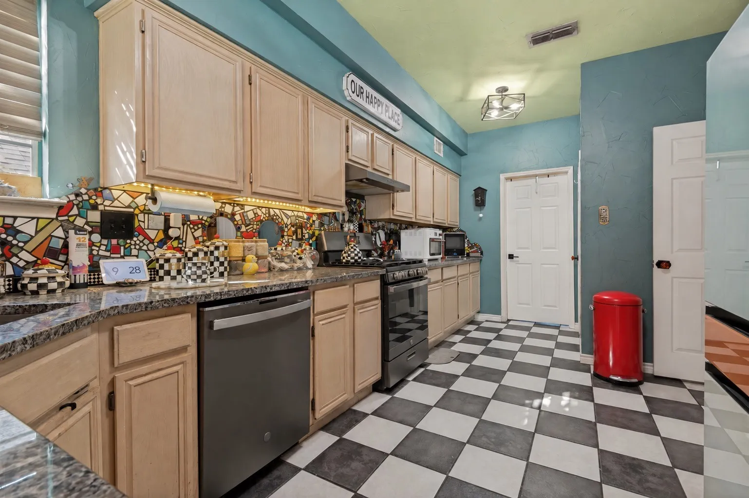 Single Family Residence For Sale in Tarrant County , 925 Rio Vista Lane, Arlington, Texas 76017, 4 Bedroom, 3 Bathroom, 2 Garage spaces, 2,348 Sqft, built in 1991, mls#21396467, Real Estate Agent in Arlington, Homes For Sale in Tarrant county, Homes For Sale in Arlington, Realtor in Arlington Texas, Real Estate Brokerage Independent Realty Texas, Luminita Cordes Realtor