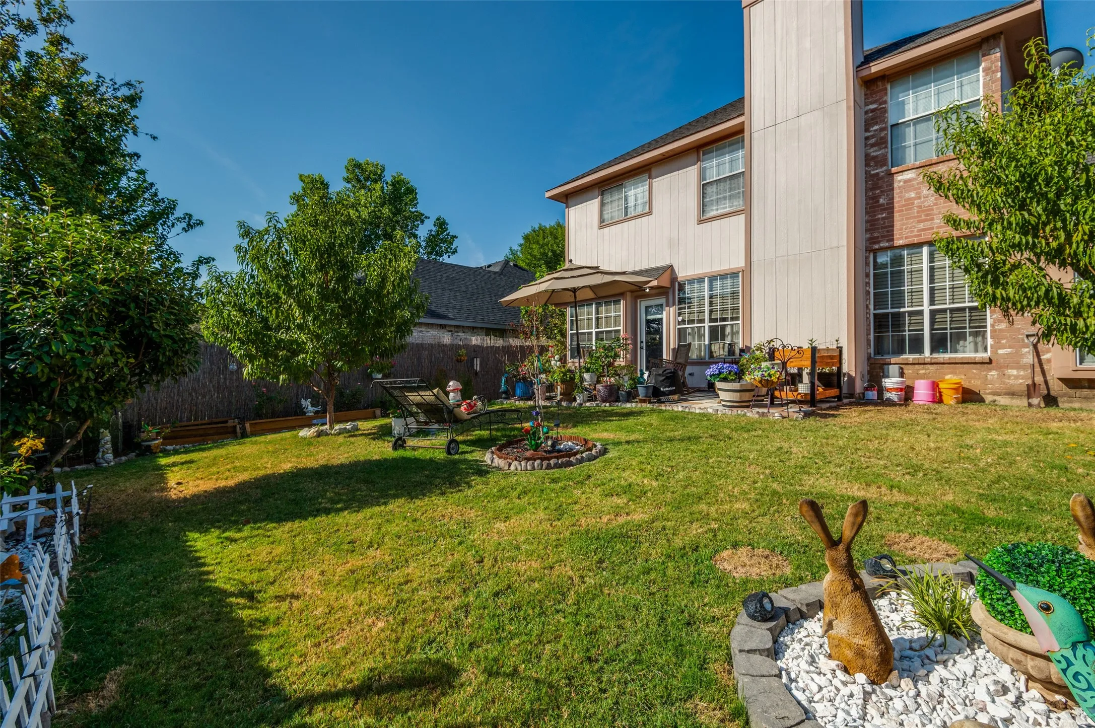 Single Family Residence For Sale in Tarrant County , 925 Rio Vista Lane, Arlington, Texas 76017, 4 Bedroom, 3 Bathroom, 2 Garage spaces, 2,348 Sqft, built in 1991, mls#21396467, Real Estate Agent in Arlington, Homes For Sale in Tarrant county, Homes For Sale in Arlington, Realtor in Arlington Texas, Real Estate Brokerage Independent Realty Texas, Luminita Cordes Realtor