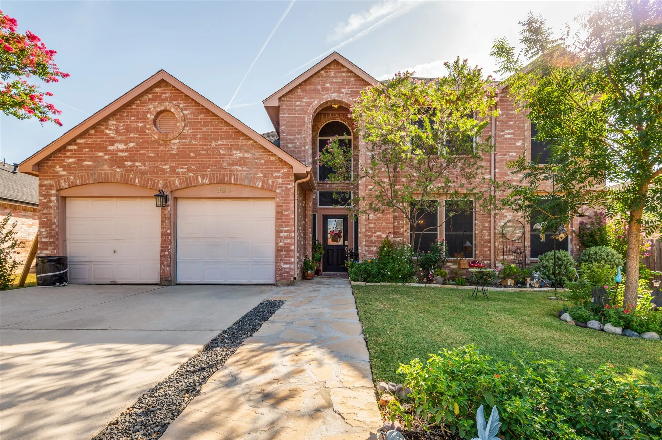 Single Family Residence For Sale in Tarrant County , 925 Rio Vista Lane, Arlington, Texas 76017, 4 Bedroom, 3 Bathroom, 2 Garage spaces, 2,348 Sqft, built in 1991, mls#21396467, Real Estate Agent in Arlington, Homes For Sale in Tarrant county, Homes For Sale in Arlington, Realtor in Arlington Texas, Real Estate Brokerage Independent Realty Texas, Luminita Cordes Realtor