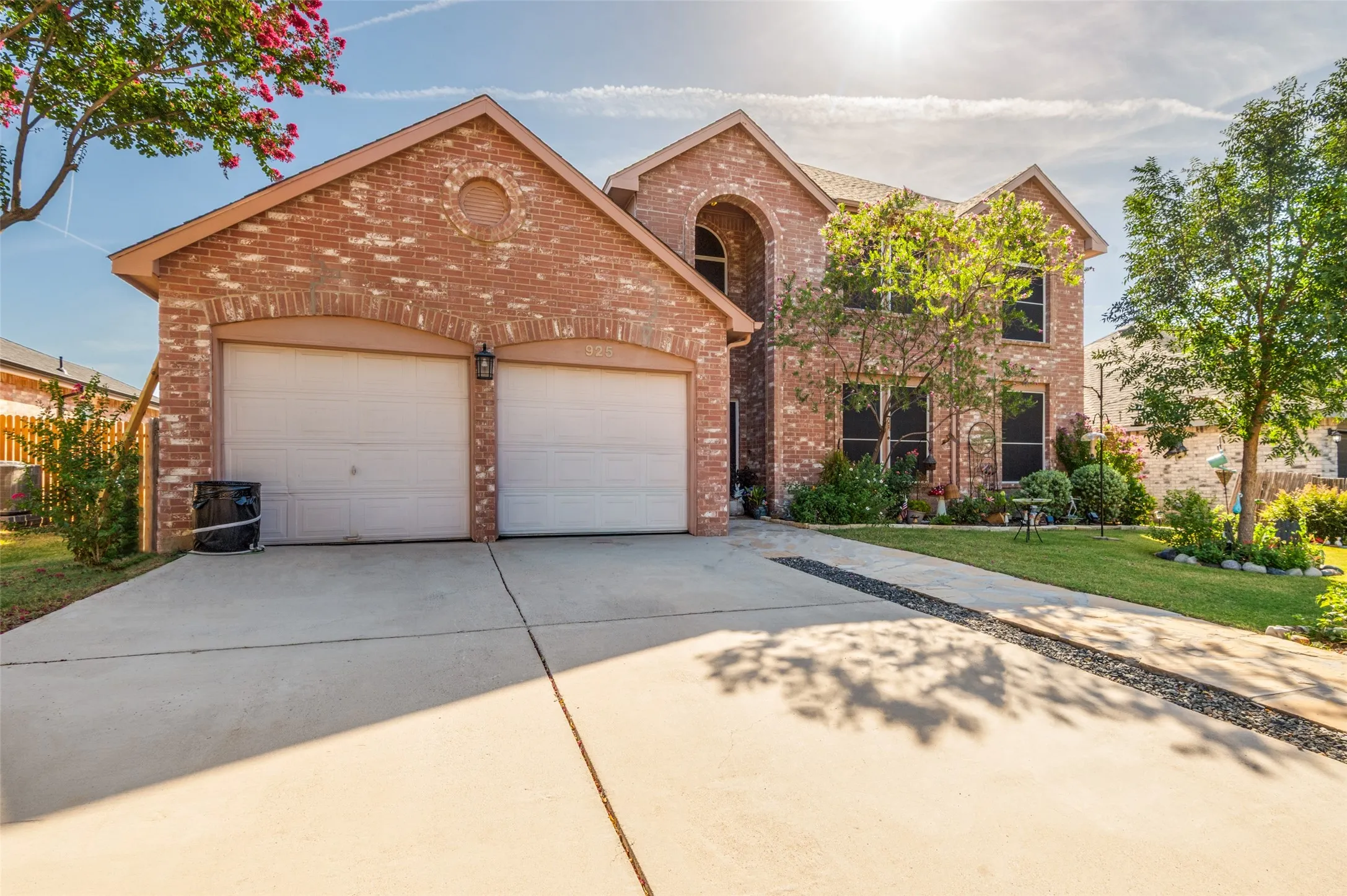 Single Family Residence For Sale in Tarrant County , 925 Rio Vista Lane, Arlington, Texas 76017, 4 Bedroom, 3 Bathroom, 2 Garage spaces, 2,348 Sqft, built in 1991, mls#21396467, Real Estate Agent in Arlington, Homes For Sale in Tarrant county, Homes For Sale in Arlington, Realtor in Arlington Texas, Real Estate Brokerage Independent Realty Texas, Luminita Cordes Realtor