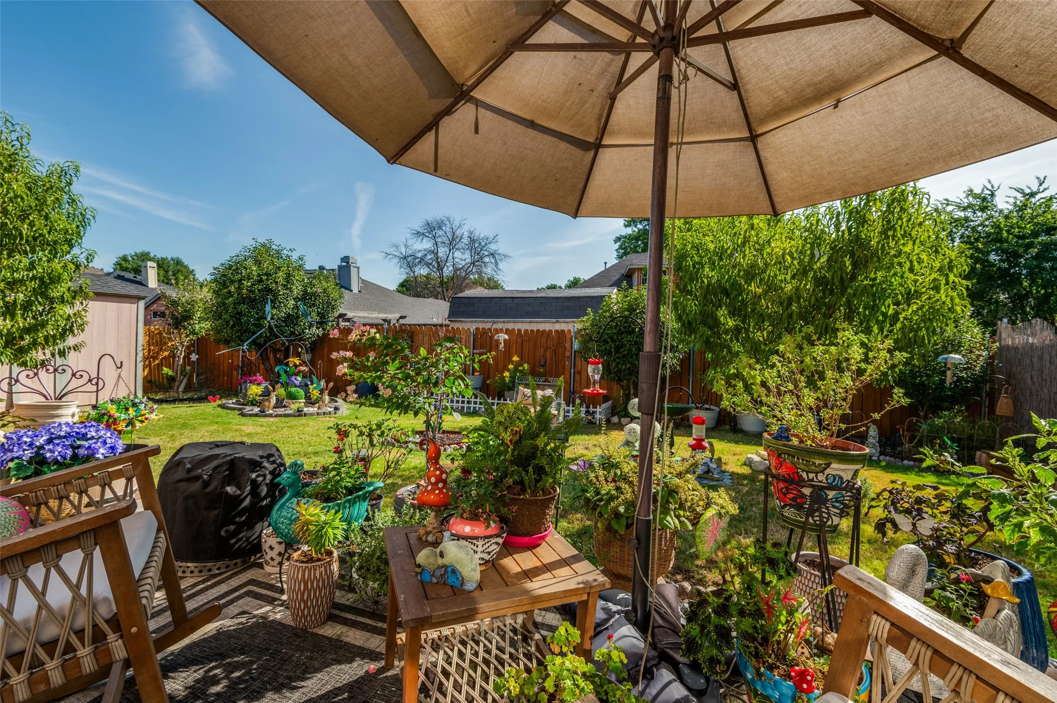 Single Family Residence For Sale in Tarrant County , 925 Rio Vista Lane, Arlington, Texas 76017, 4 Bedroom, 3 Bathroom, 2 Garage spaces, 2,348 Sqft, built in 1991, mls#21396467, Real Estate Agent in Arlington, Homes For Sale in Tarrant county, Homes For Sale in Arlington, Realtor in Arlington Texas, Real Estate Brokerage Independent Realty Texas, Luminita Cordes Realtor